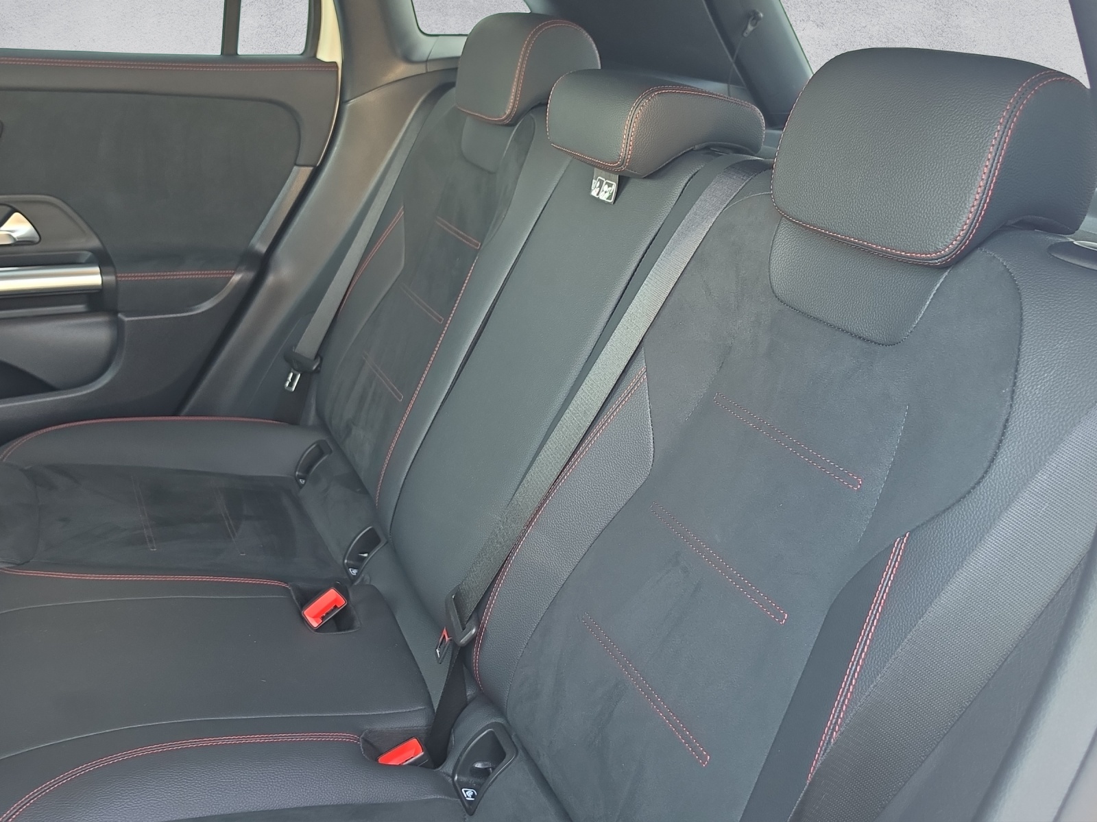 MERCEDES-BENZ GLA 220 4Matic 8G-DCT-image-15