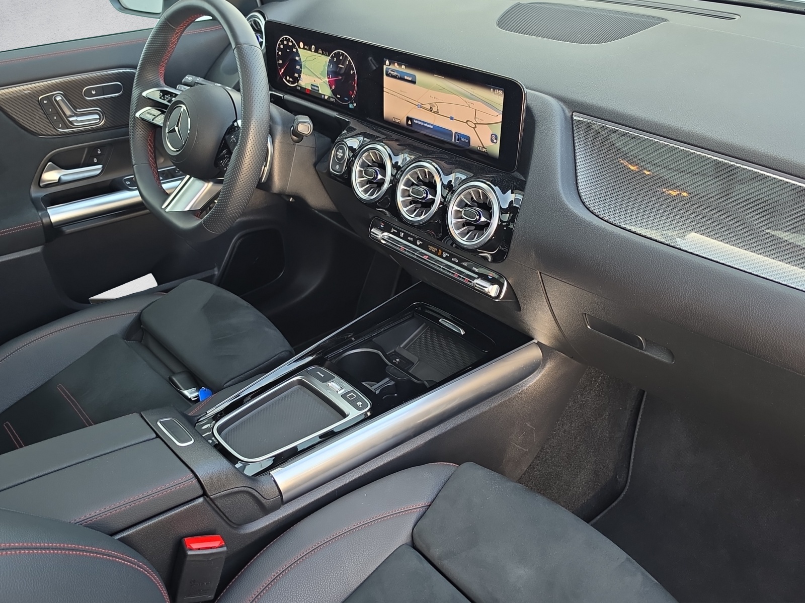 MERCEDES-BENZ GLA 220 4Matic 8G-DCT-image-9