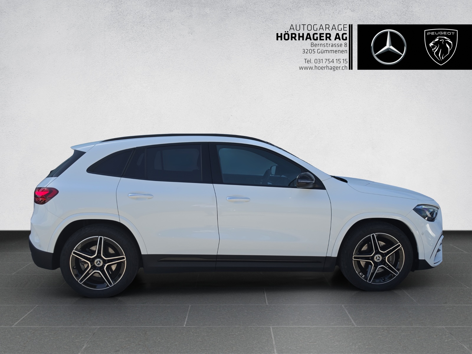 MERCEDES-BENZ GLA 220 4Matic 8G-DCT-showroom-element-1