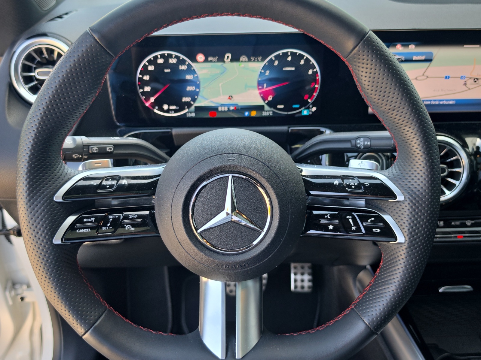 MERCEDES-BENZ GLA 220 4Matic 8G-DCT-image-11