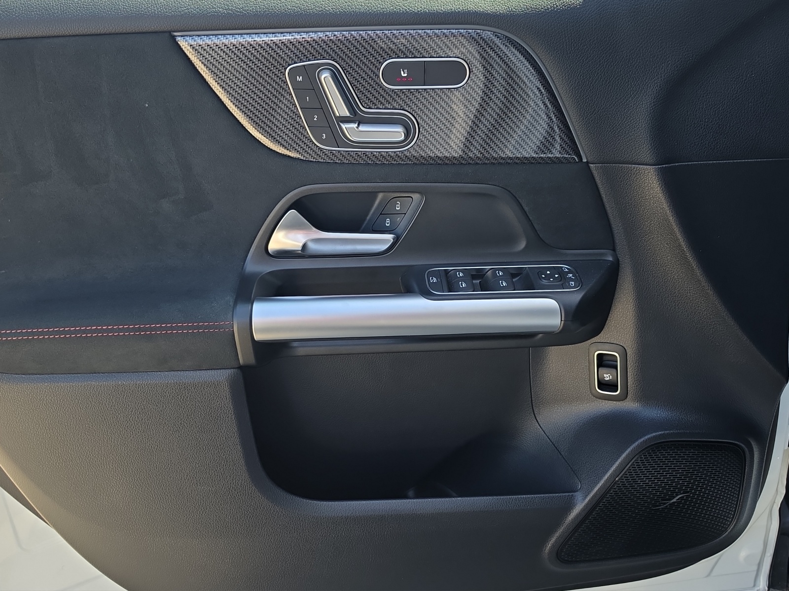 MERCEDES-BENZ GLA 220 4Matic 8G-DCT-image-14