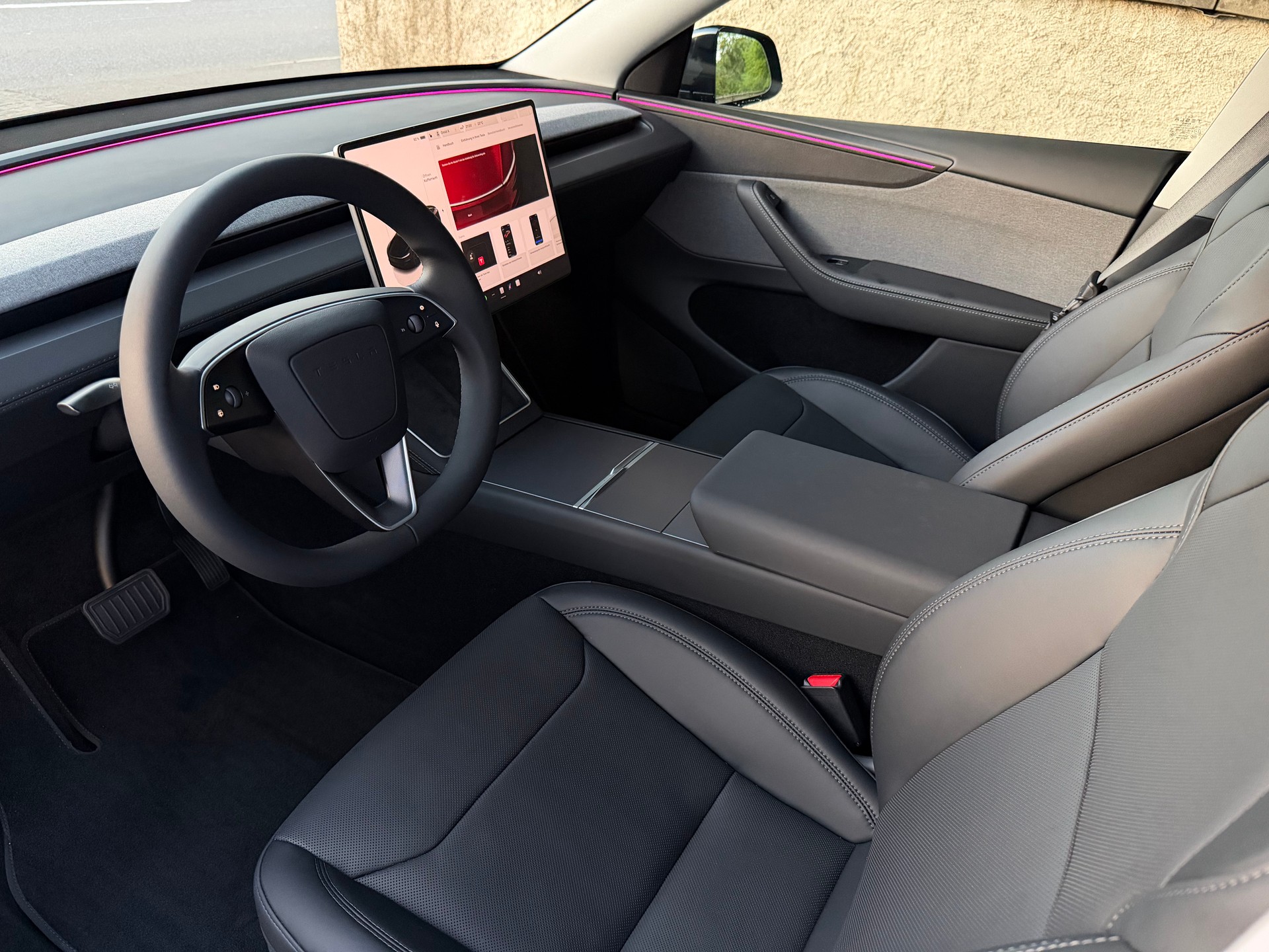 TESLA Model Y Juniper Facelift RWD / CH-Fahrzeug / 1 Hand / Premium Innenraum / Panorama / Leder / Sitzbelüftung /LED-image-8