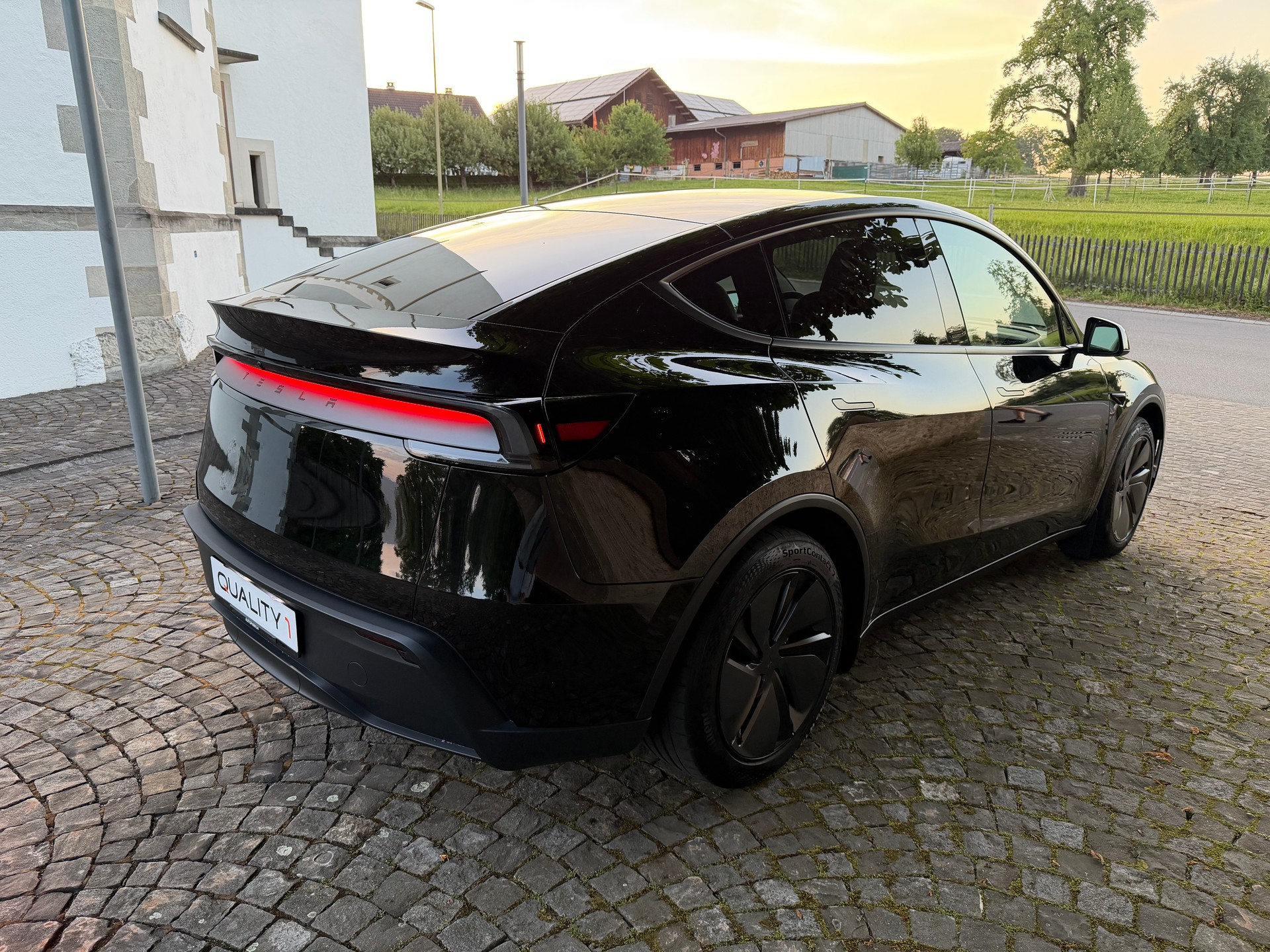 TESLA Model Y Juniper Facelift RWD / CH-Fahrzeug / 1 Hand / Premium Innenraum / Panorama / Leder / Sitzbelüftung /LED-image-4
