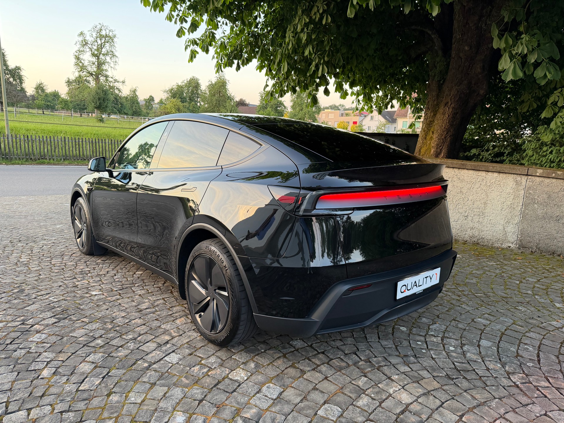TESLA Model Y Juniper Facelift RWD / CH-Fahrzeug / 1 Hand / Premium Innenraum / Panorama / Leder / Sitzbelüftung /LED-image-6