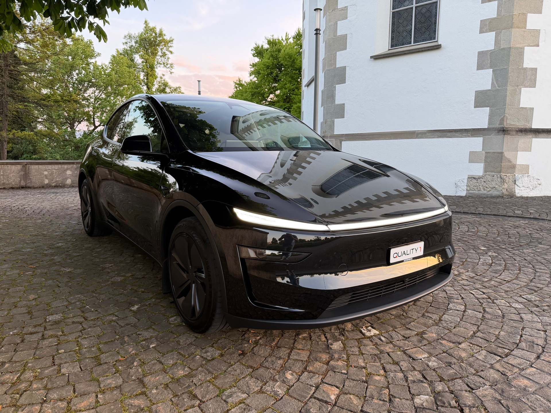TESLA Model Y Juniper Facelift RWD / CH-Fahrzeug / 1 Hand / Premium Innenraum / Panorama / Leder / Sitzbelüftung /LED-image-2