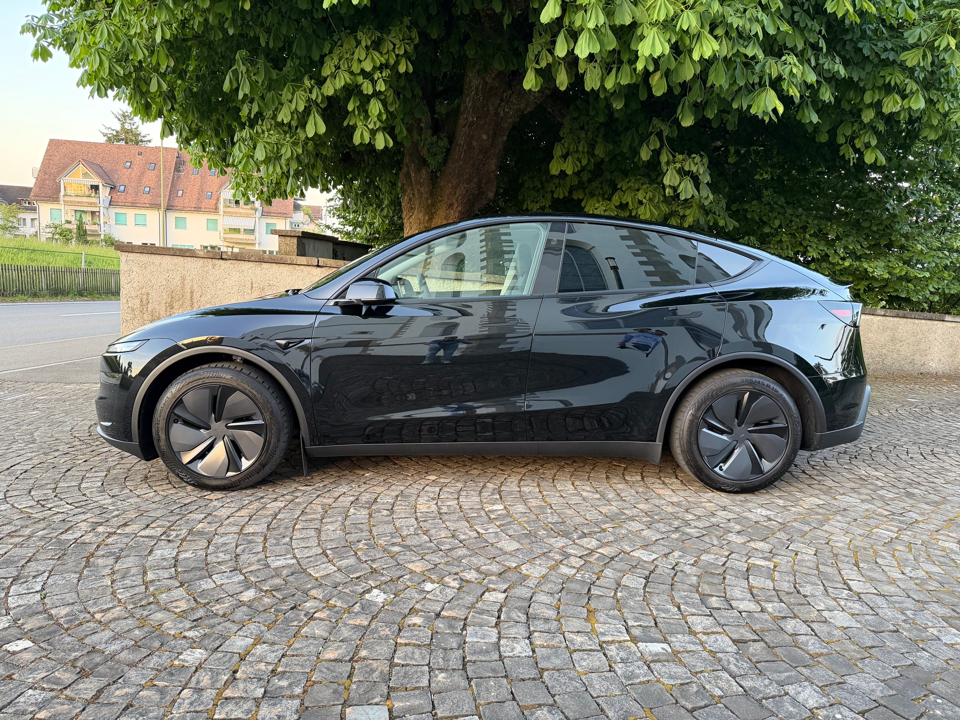 TESLA Model Y Juniper Facelift RWD / CH-Fahrzeug / 1 Hand / Premium Innenraum / Panorama / Leder / Sitzbelüftung /LED-image-7
