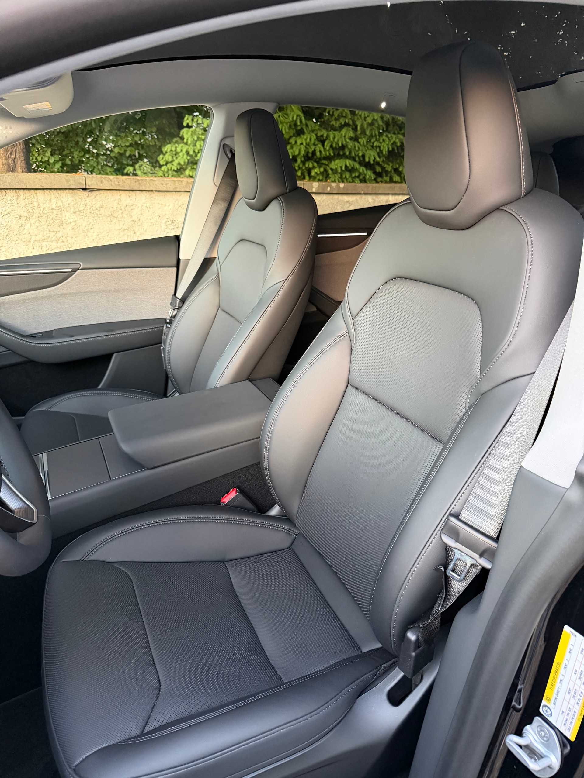 TESLA Model Y Juniper Facelift RWD / CH-Fahrzeug / 1 Hand / Premium Innenraum / Panorama / Leder / Sitzbelüftung /LED-image-9