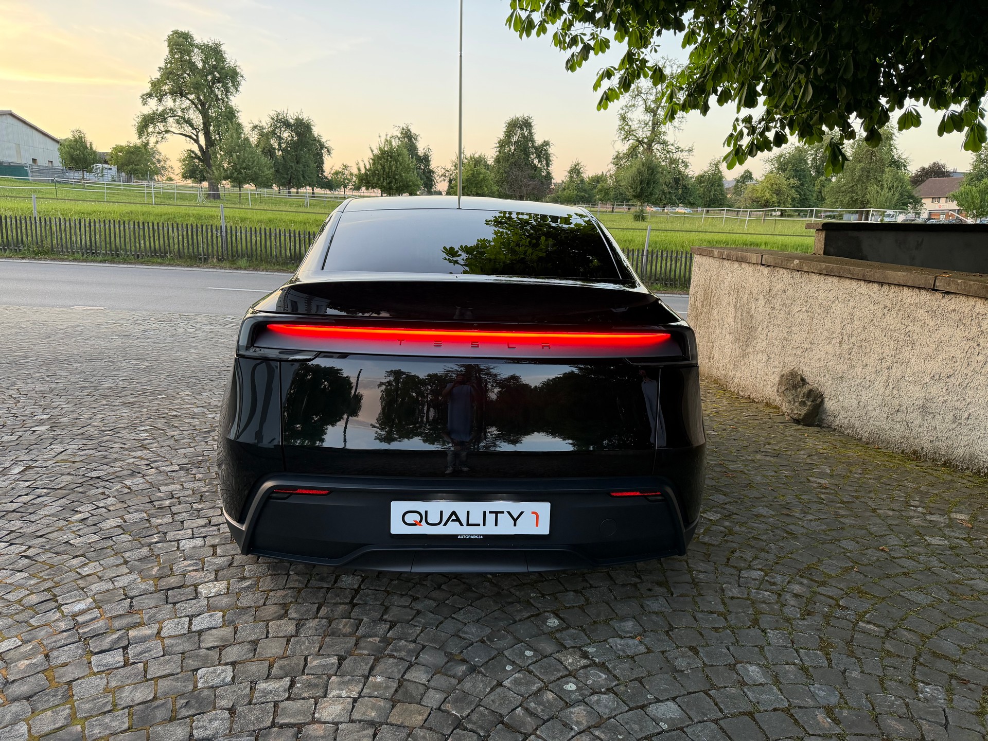 TESLA Model Y Juniper Facelift RWD / CH-Fahrzeug / 1 Hand / Premium Innenraum / Panorama / Leder / Sitzbelüftung /LED-image-5