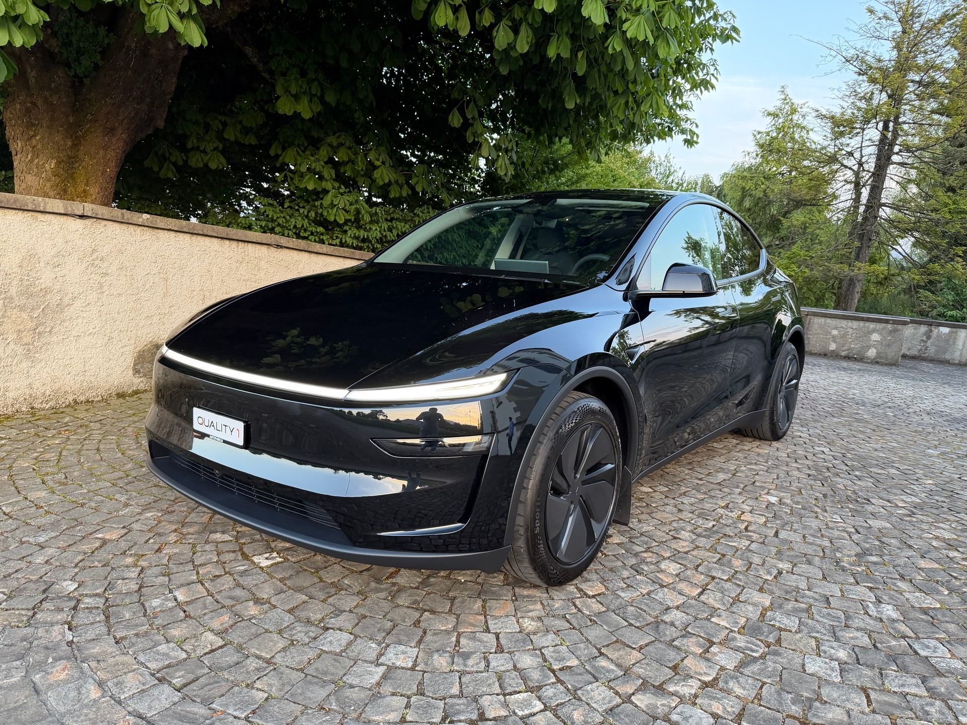 TESLA Model Y Juniper Facelift RWD / CH-Fahrzeug / 1 Hand / Premium Innenraum / Panorama / Leder / Sitzbelüftung /LED