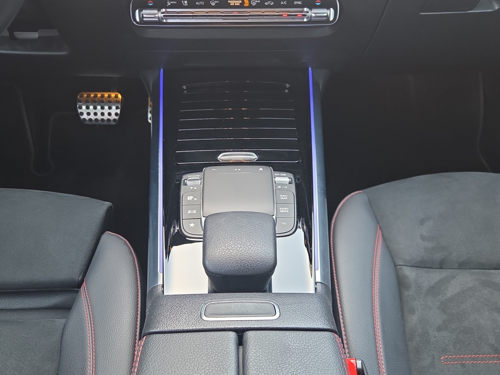 MERCEDES-BENZ GLA 250 4Matic AMG Line 8G-DCT-image-14