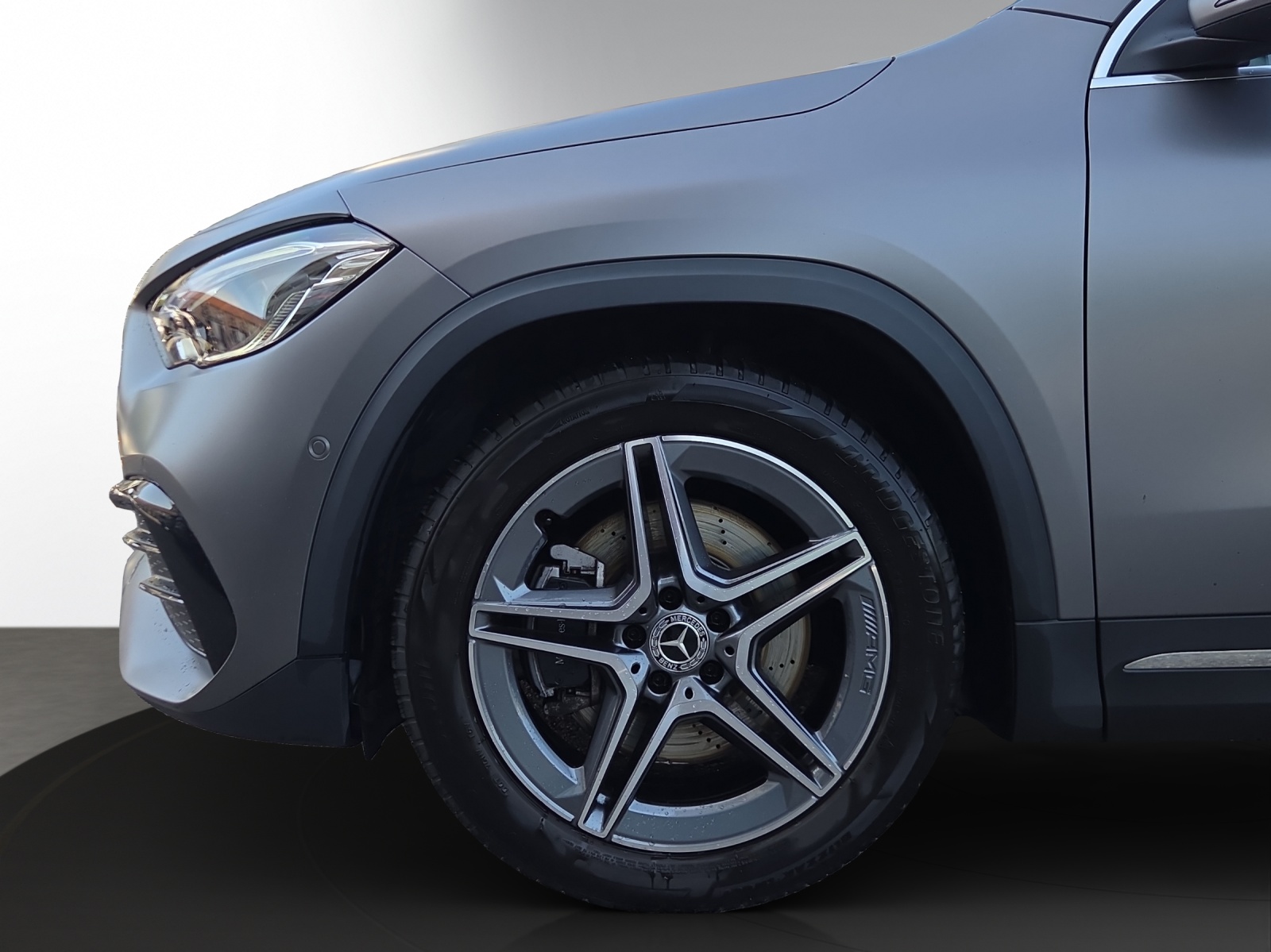 MERCEDES-BENZ GLA 250 4Matic AMG Line 8G-DCT-showroom-element-3