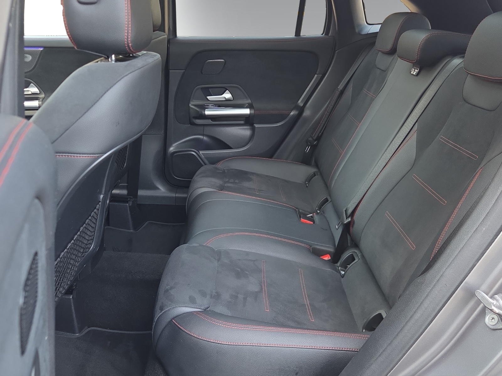 MERCEDES-BENZ GLA 250 4Matic AMG Line 8G-DCT-image-9