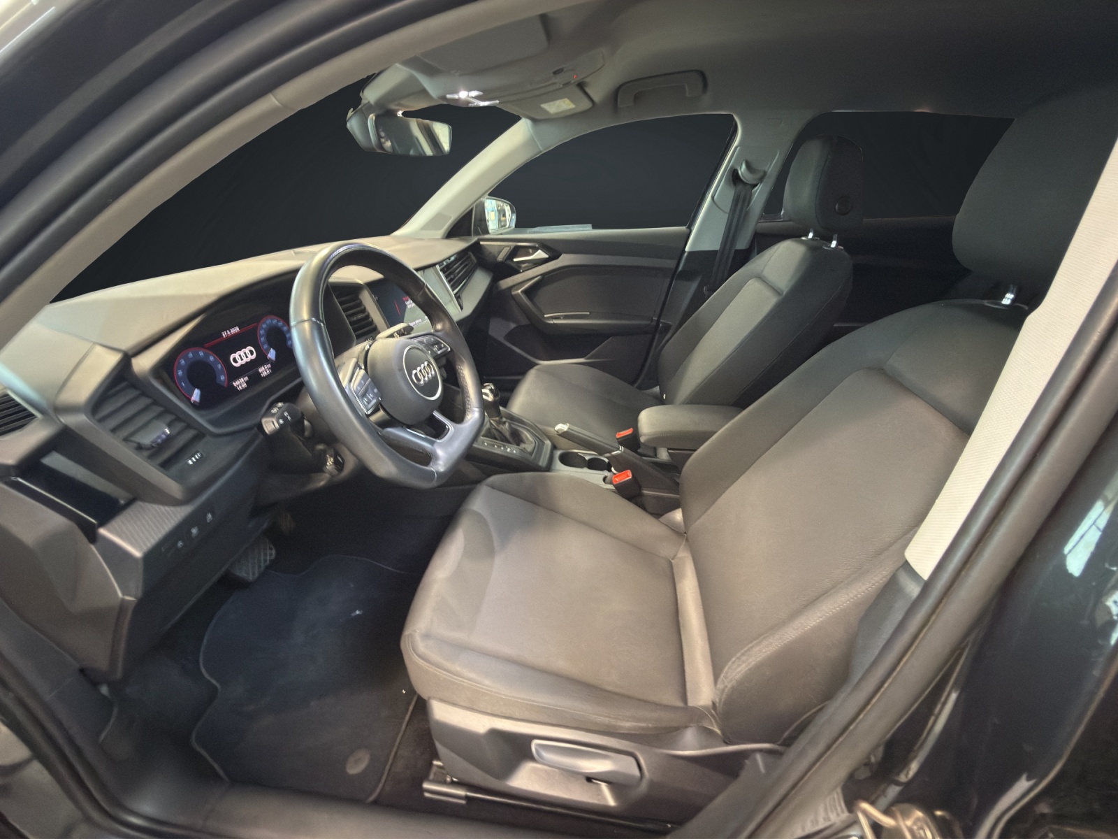 AUDI A1 Sportback 30 TFSI S Line Attraction S-tronic-image-11