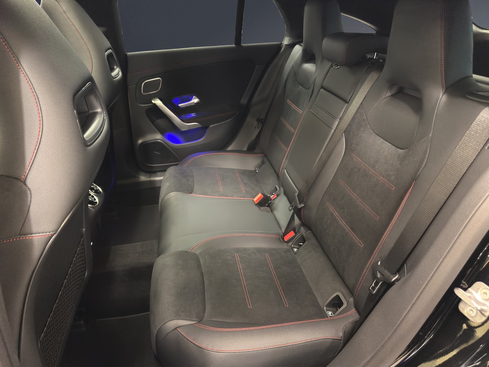 MERCEDES-BENZ CLA 250 4MATIC Shooting Brake-image-11