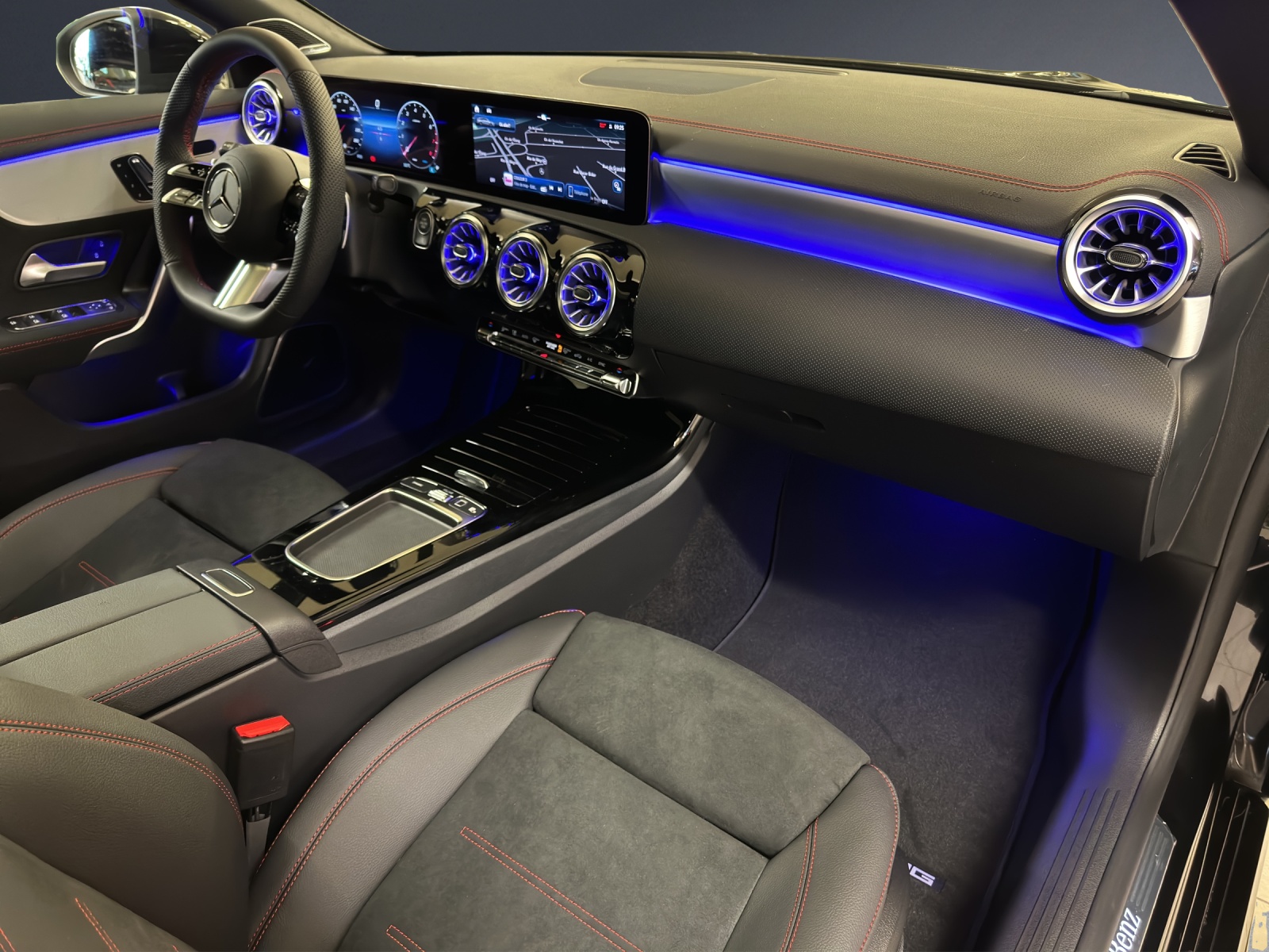 MERCEDES-BENZ CLA 250 4MATIC Shooting Brake-image-7