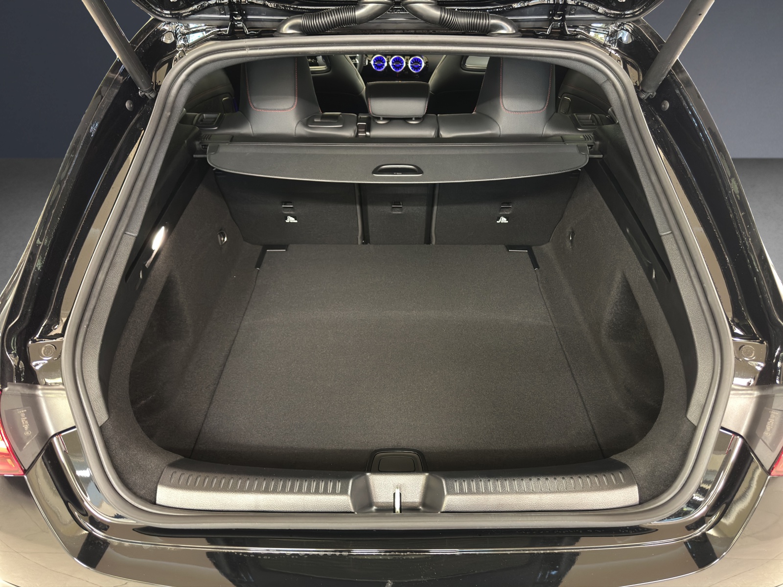 MERCEDES-BENZ CLA 250 4MATIC Shooting Brake-image-12