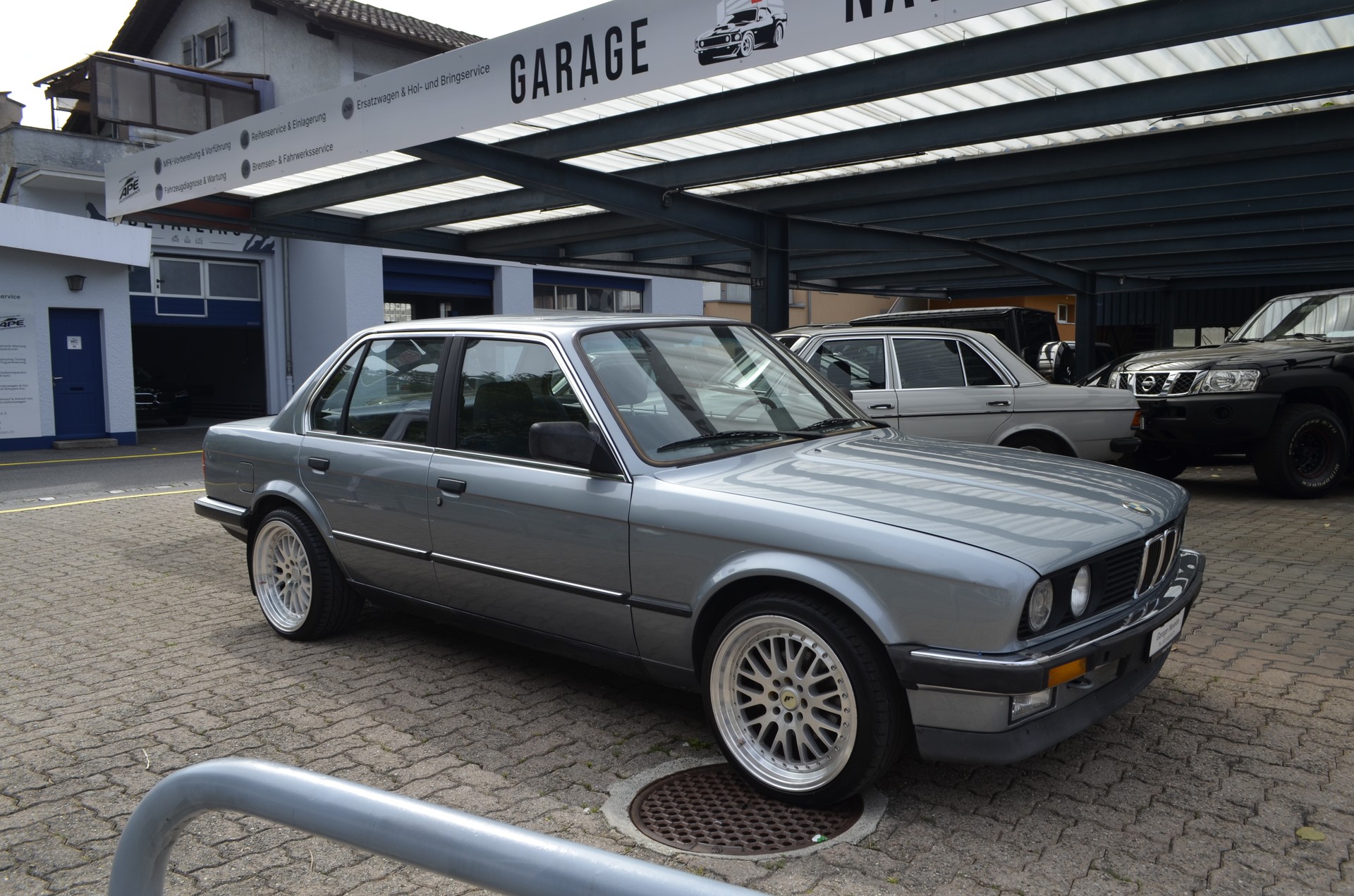 BMW 325e-image-2