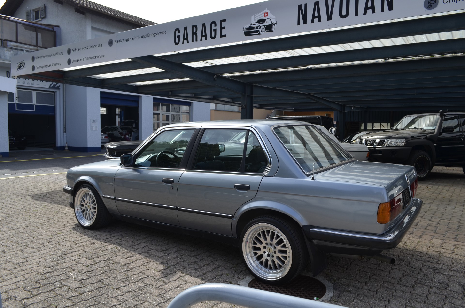 BMW 325e-image-3