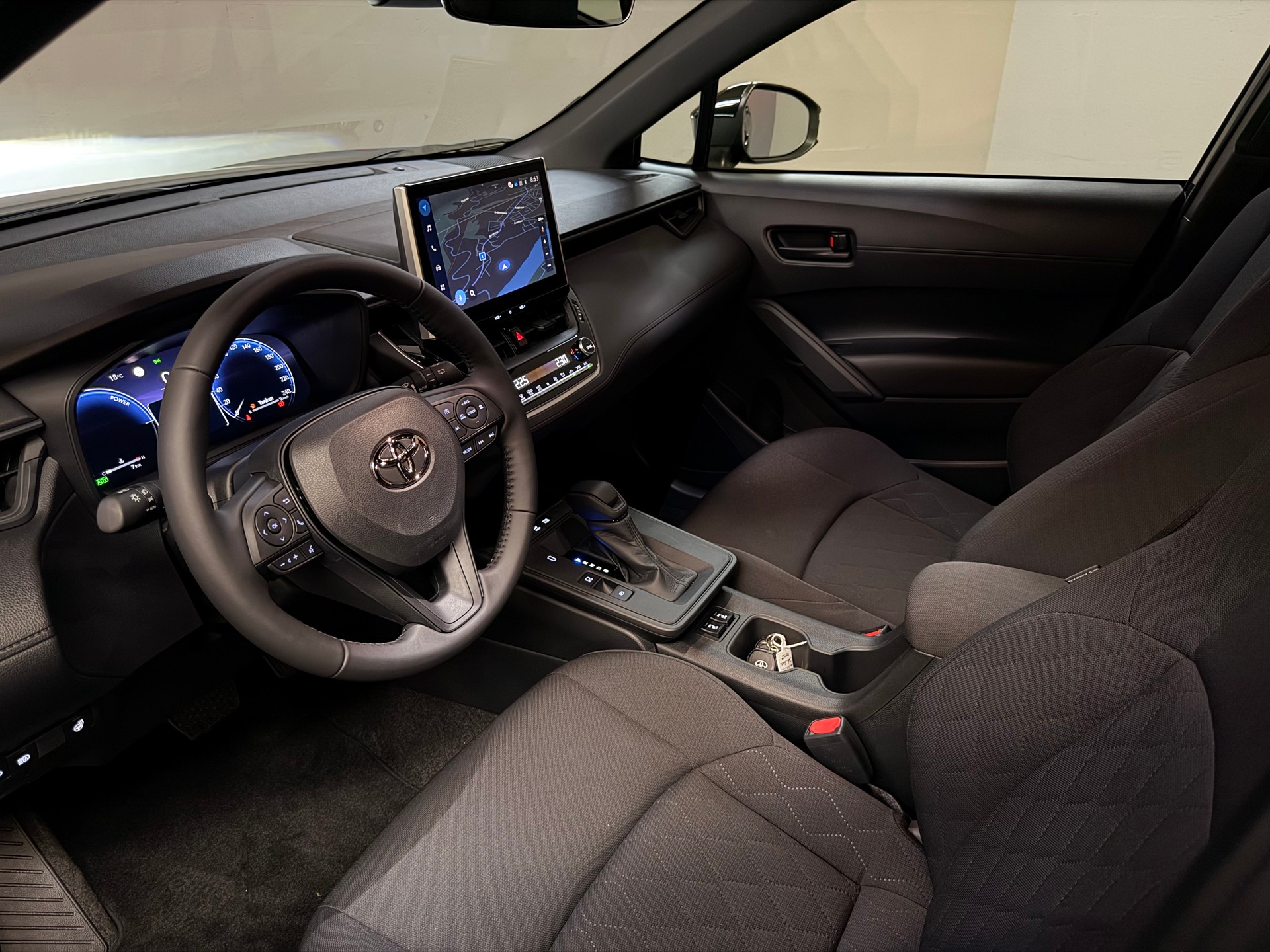 TOYOTA Corolla Cross 1.8 Comfort e-CVT-image-12