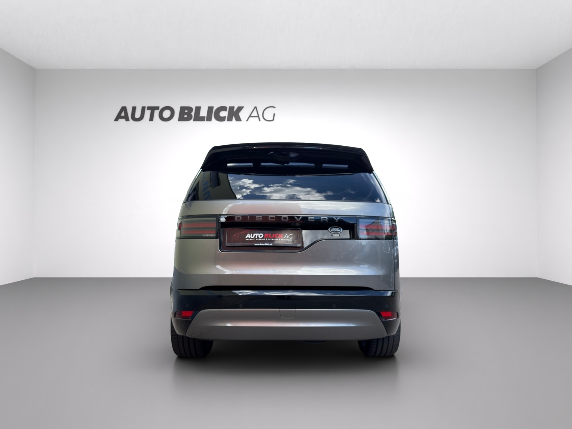 LAND ROVER Discovery 3.0D I6 300 R-Dynamic HSE AWD Automatic-image-7
