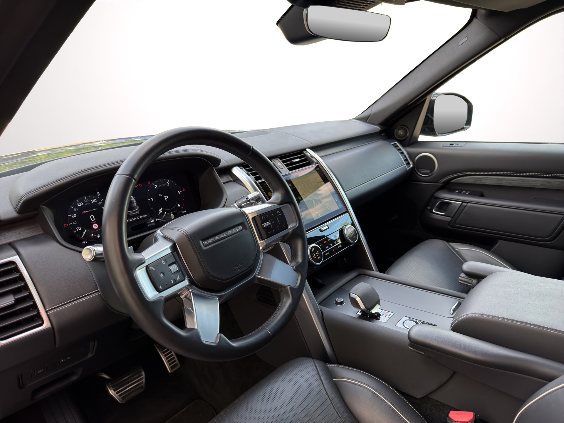 LAND ROVER Discovery 3.0D I6 300 R-Dynamic HSE AWD Automatic-image-10