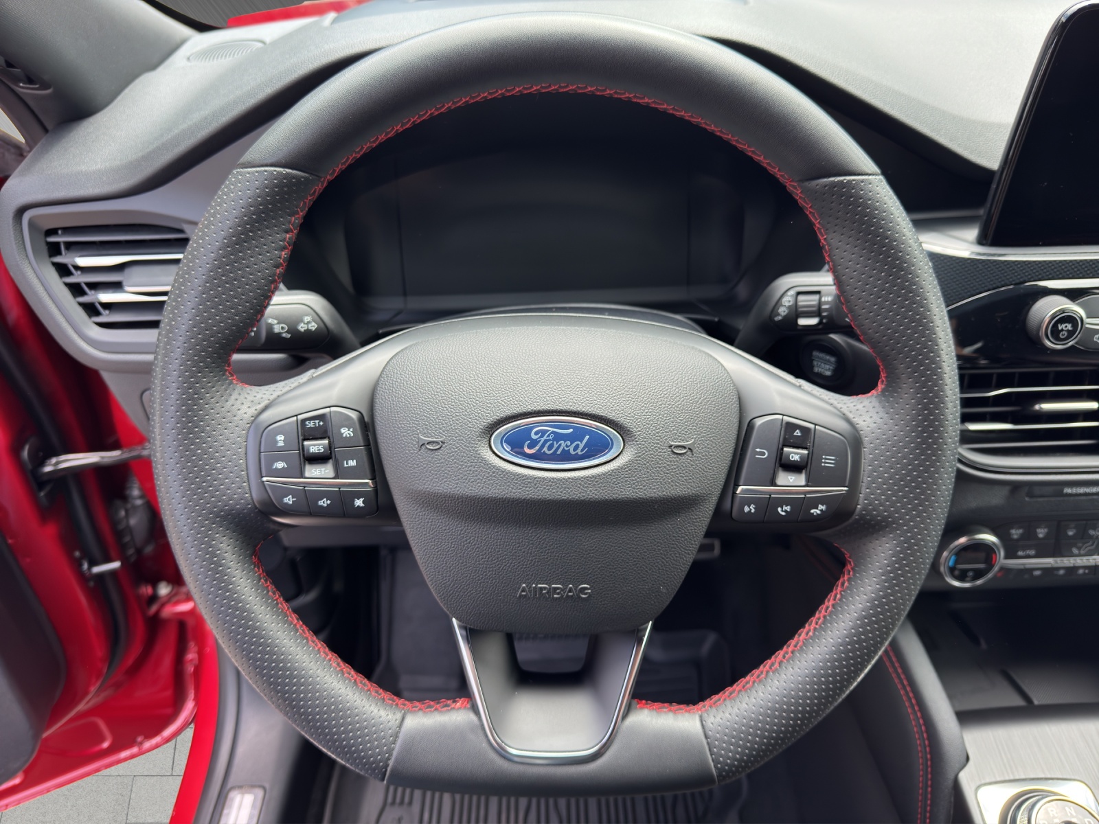 FORD Kuga 2.5 Plug-in Hybrid ST-Line-image-9