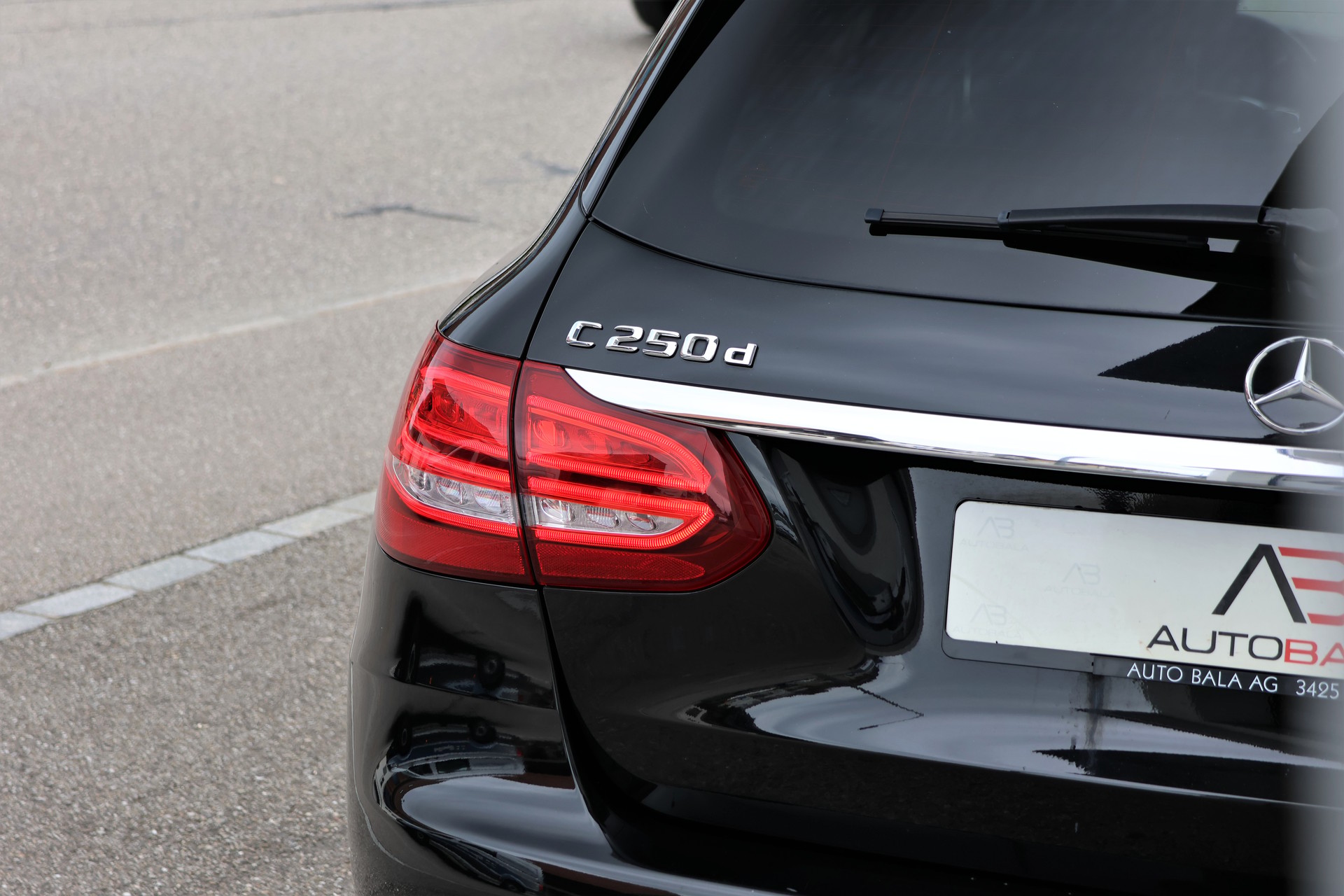 MERCEDES-BENZ C 250 BlueTEC Avantgarde 4Matic 7G-Tronic (CH) + 1.8T AHK-image-5