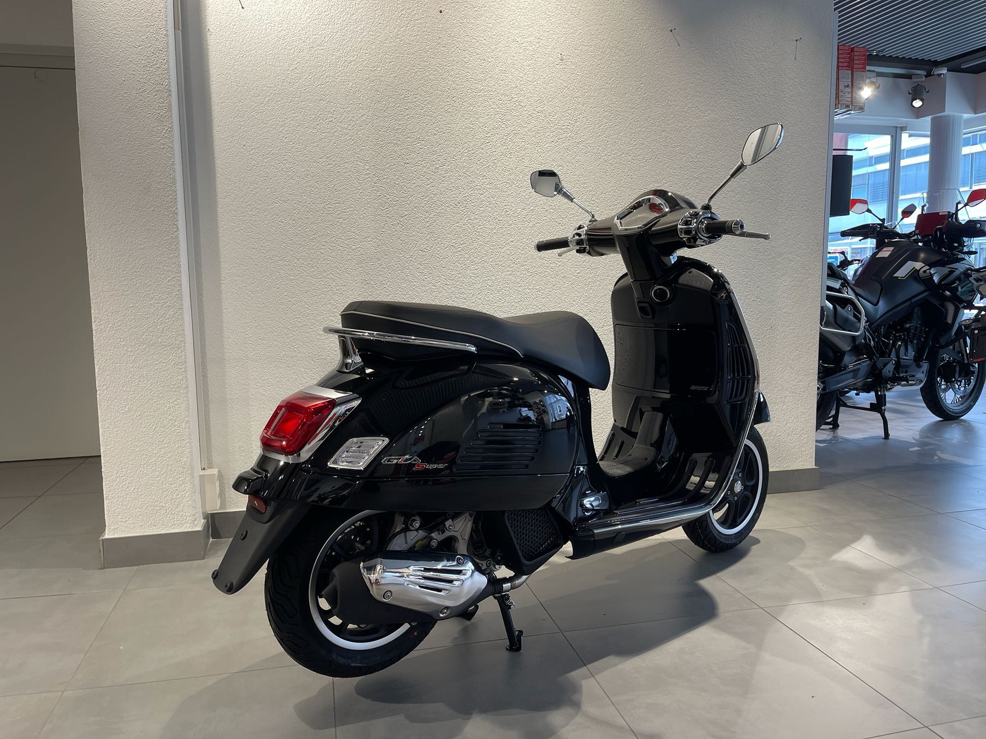 PIAGGIO Vespa GTS 125 Super | Vorführfahrzeug | Roller | Garantie-image-2