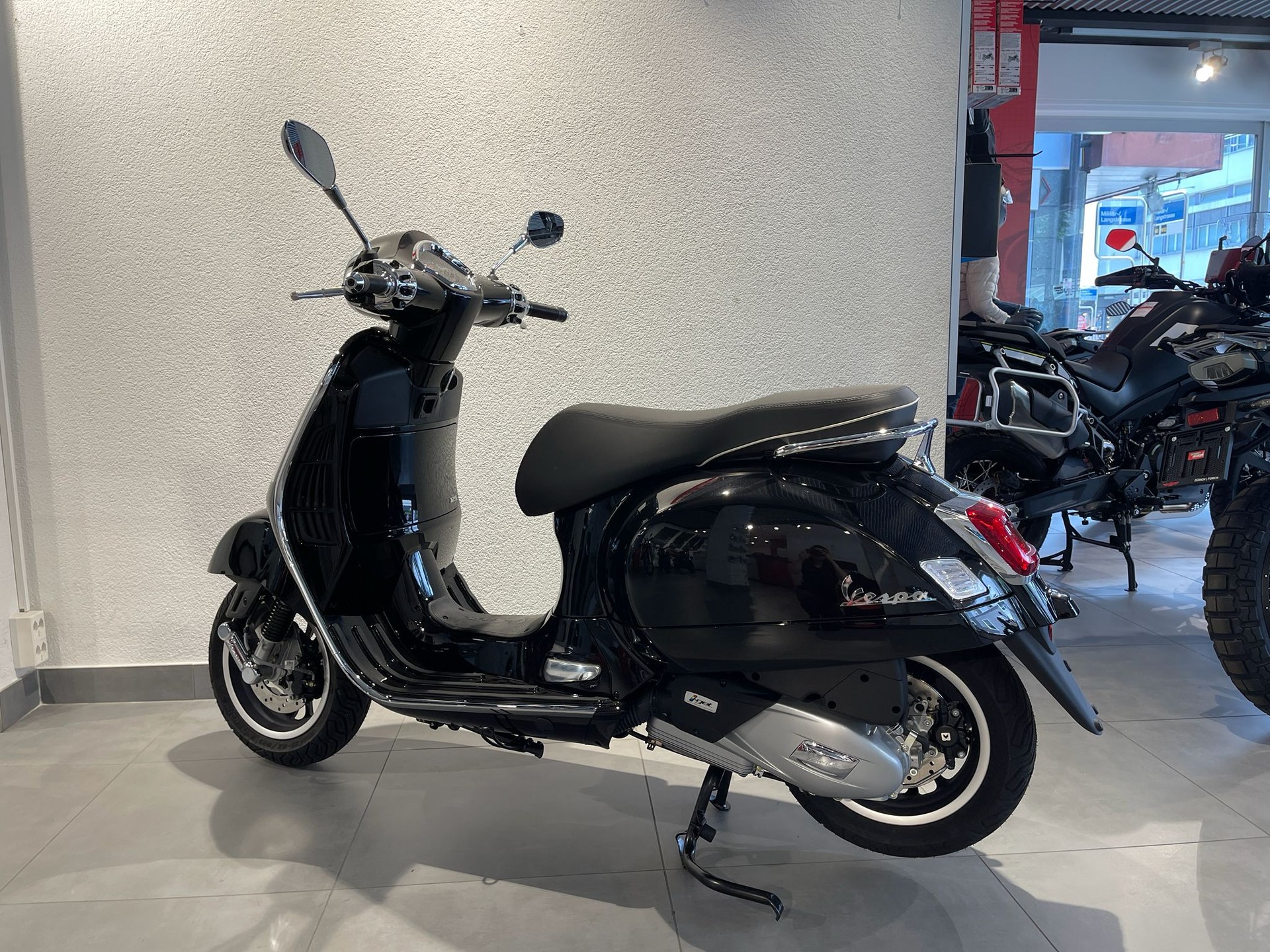 PIAGGIO Vespa GTS 125 Super | Vorführfahrzeug | Roller | Garantie-image-4