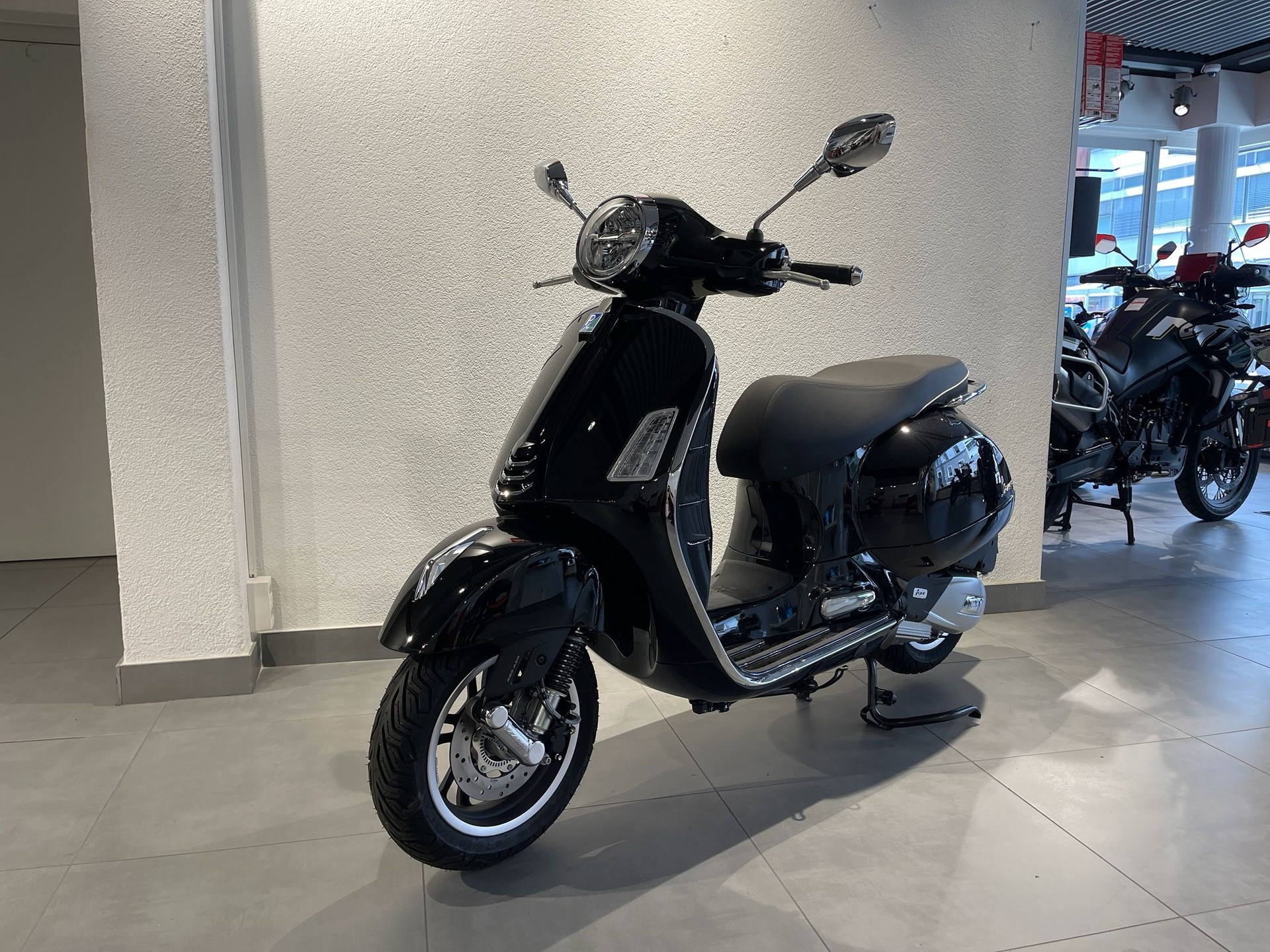 PIAGGIO Vespa GTS 125 Super | Vorführfahrzeug | Roller | Garantie-image-6
