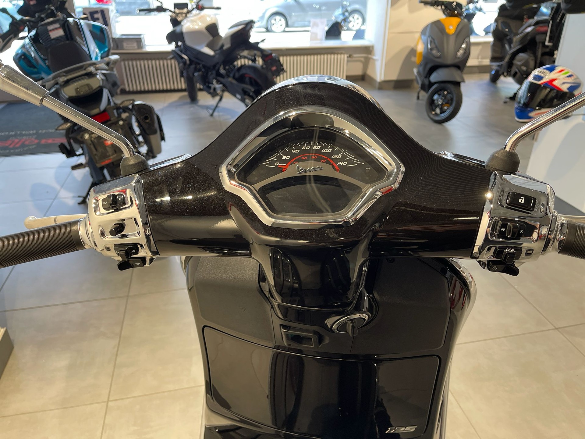 PIAGGIO Vespa GTS 125 Super | Vorführfahrzeug | Roller | Garantie-image-10