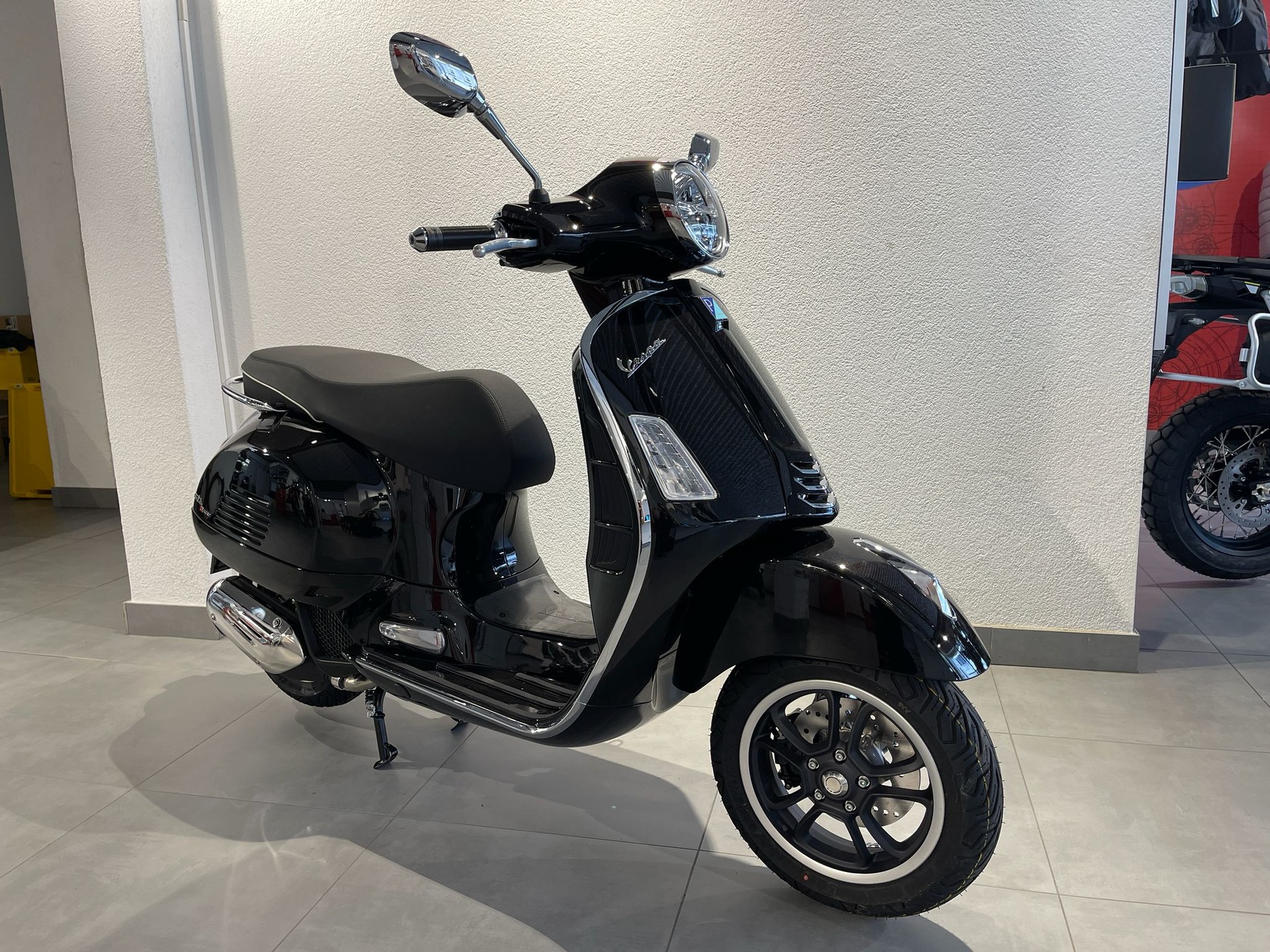 PIAGGIO Vespa GTS 125 Super | Vorführfahrzeug | Roller | Garantie-image-0