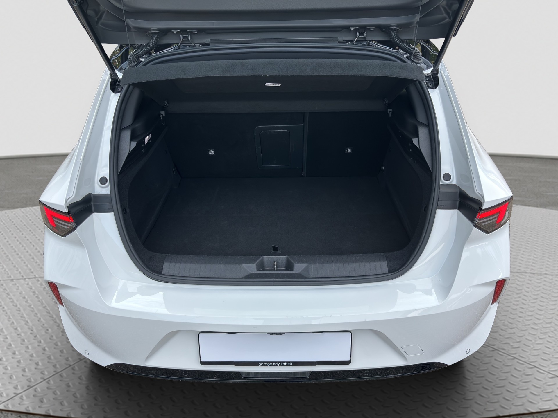 OPEL Astra 1.6 PHEV Turbo Swiss Plus A-image-17
