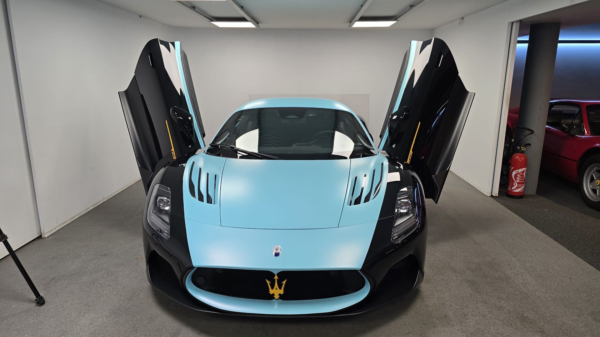 MASERATI MC20 Versione Speciale Fuoriserie 1 di 20-showroom-element-2