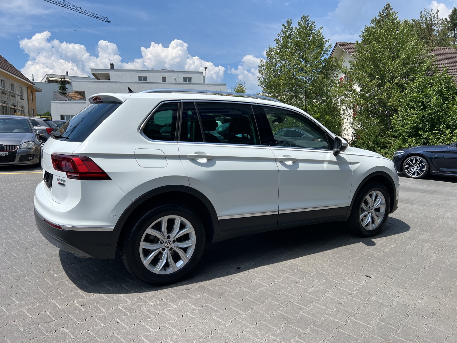 VW Tiguan 2.0TSI Highline 4Motion DSG-showroom-element-3