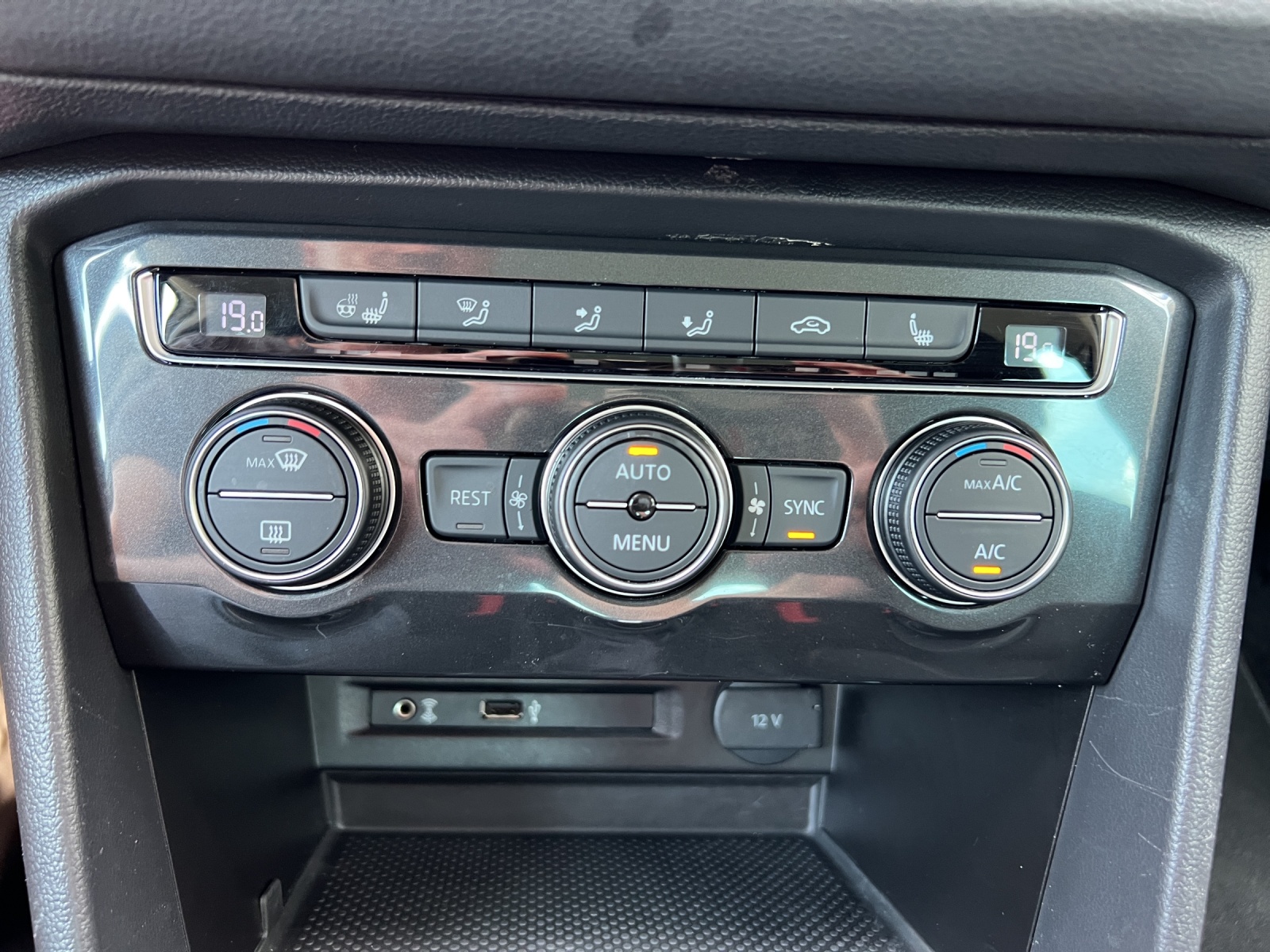 VW Tiguan 2.0TSI Highline 4Motion DSG-image-11