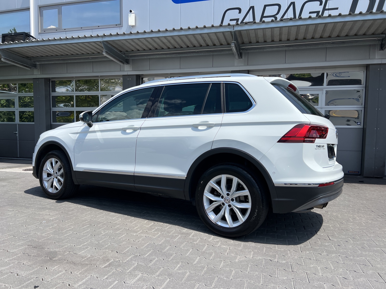 VW Tiguan 2.0TSI Highline 4Motion DSG-showroom-element-2