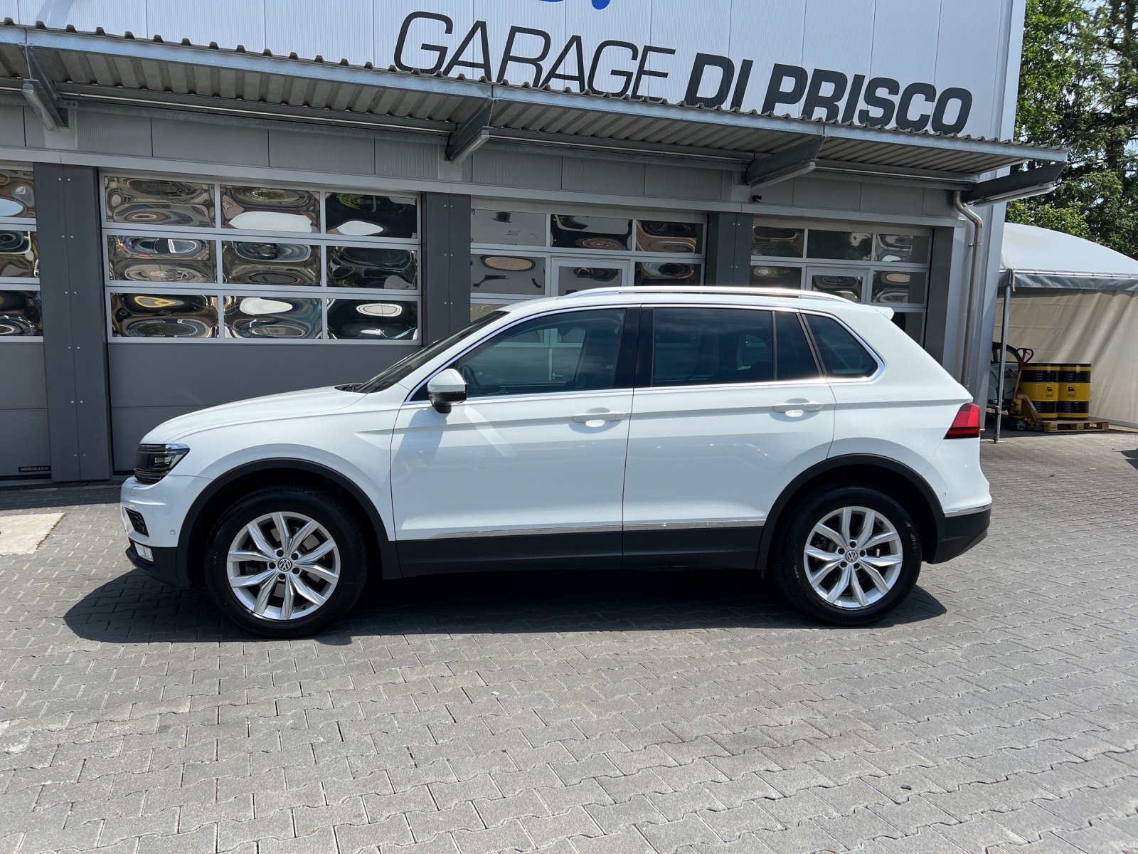 VW Tiguan 2.0TSI Highline 4Motion DSG-showroom-element-1