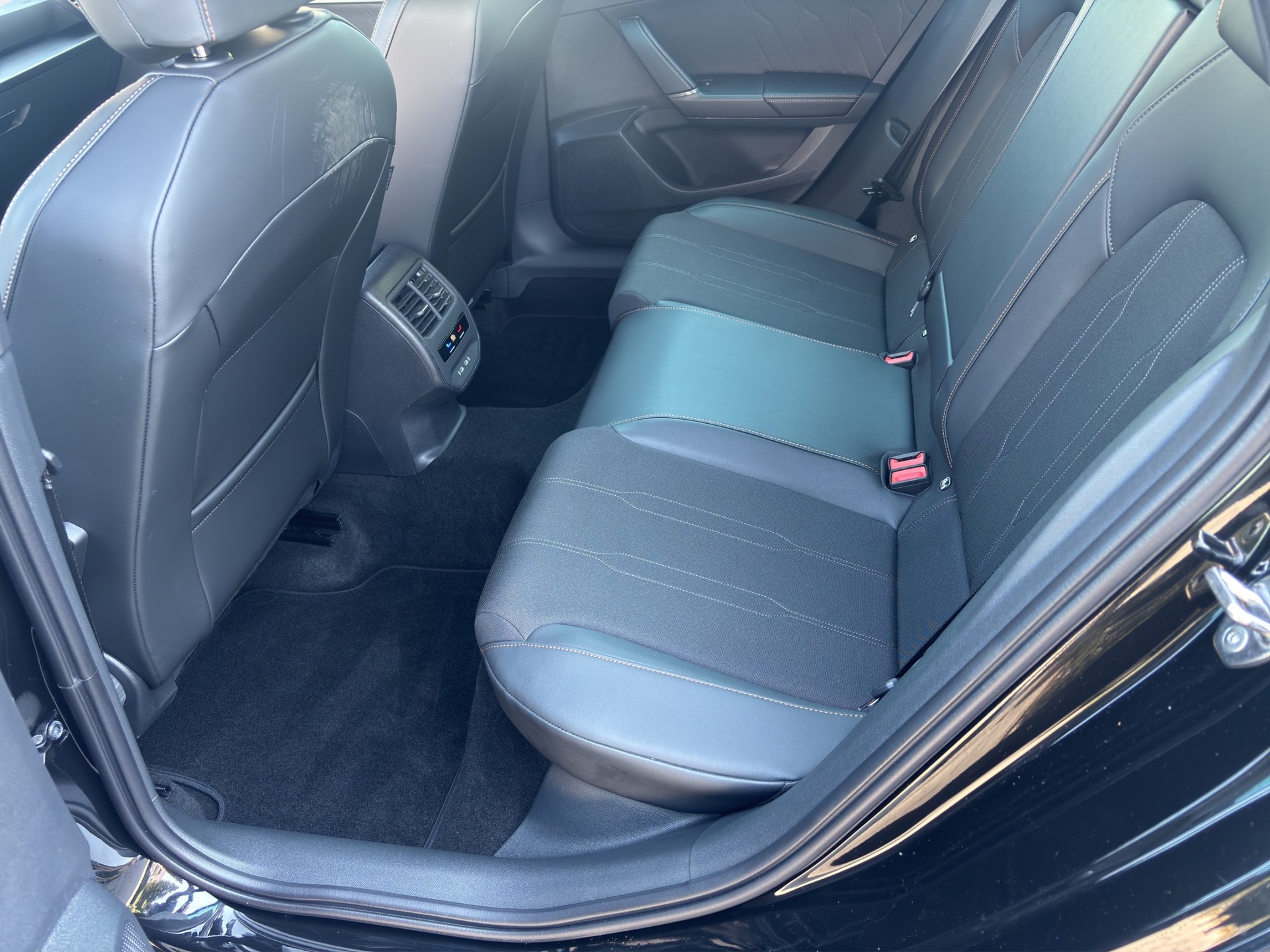 CUPRA LEON ST 2.0 TSI DSG-image-17