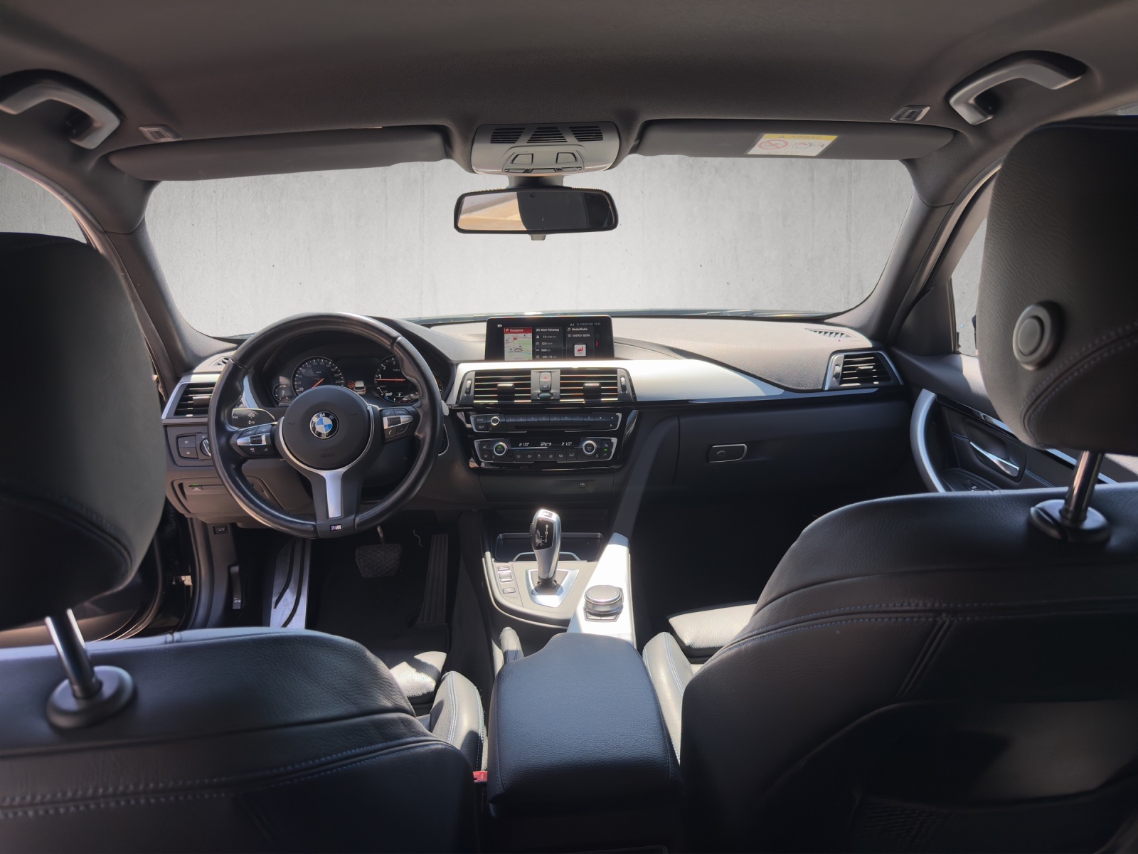 BMW 320i xDrive Touring Edition M Sport Steptronic-image-8