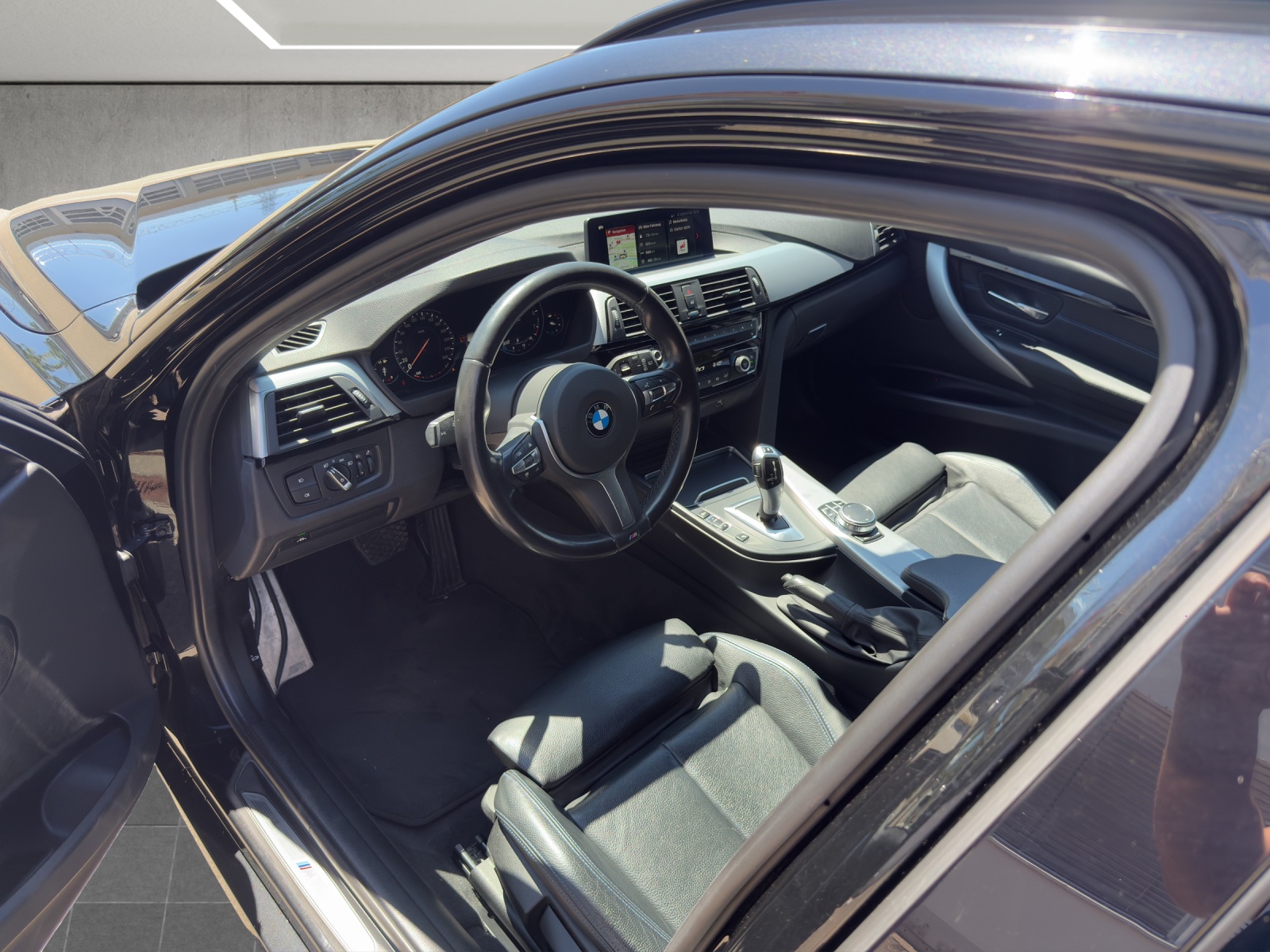 BMW 320i xDrive Touring Edition M Sport Steptronic-image-9