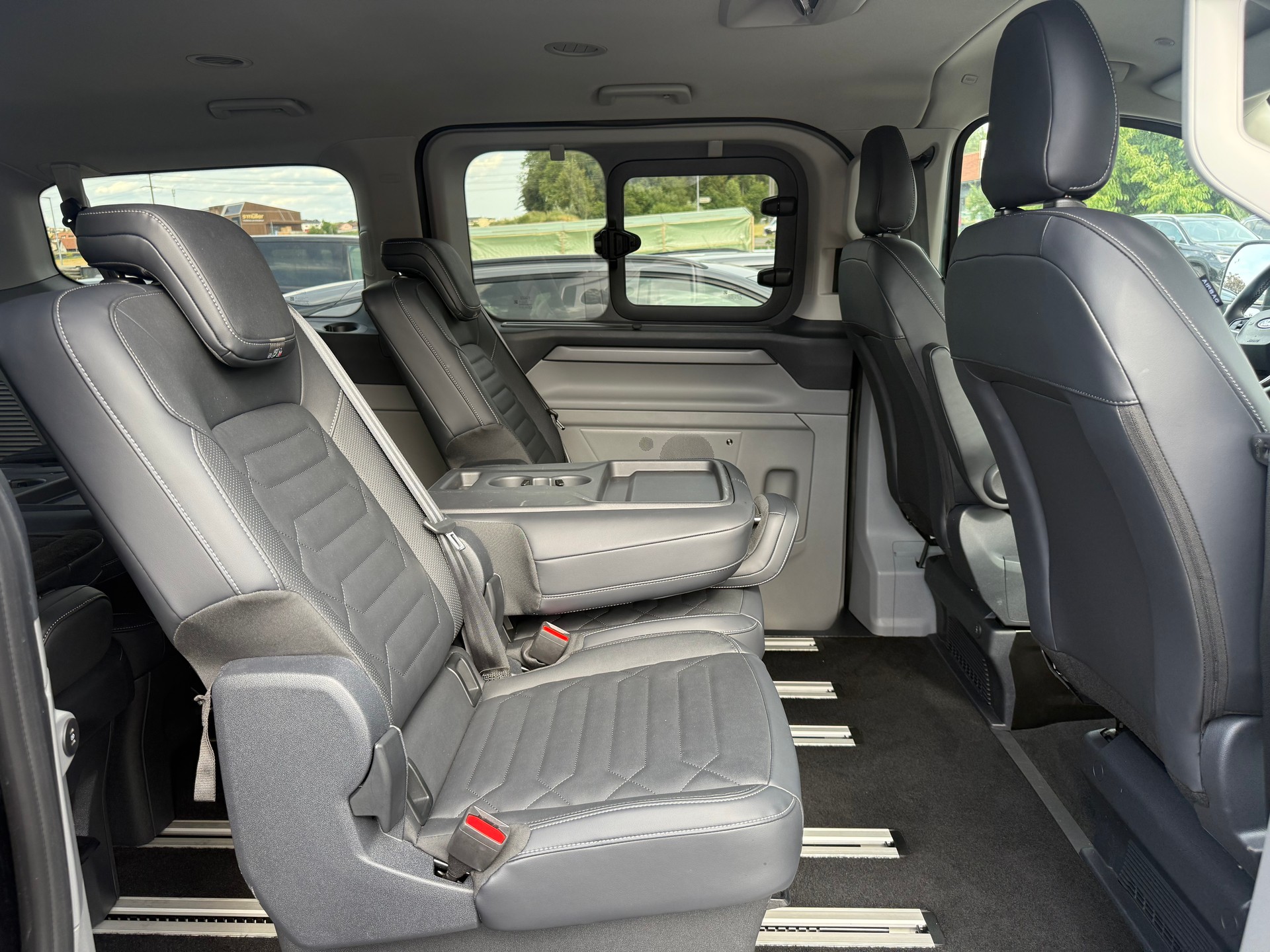 FORD Tourneo Bus 320 L1H1 TitaniumX Automat-image-8