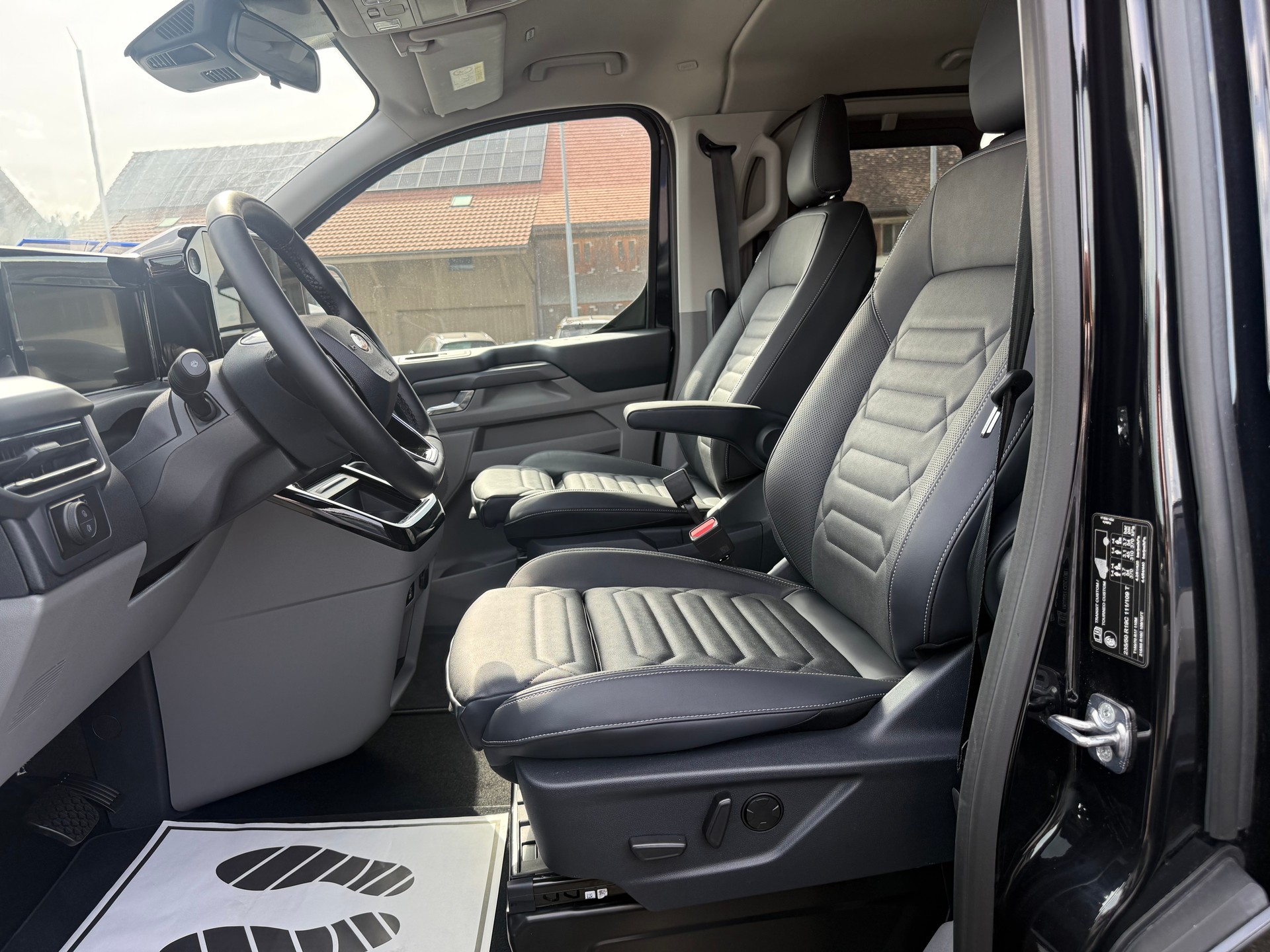 FORD Tourneo Bus 320 L1H1 TitaniumX Automat-image-5