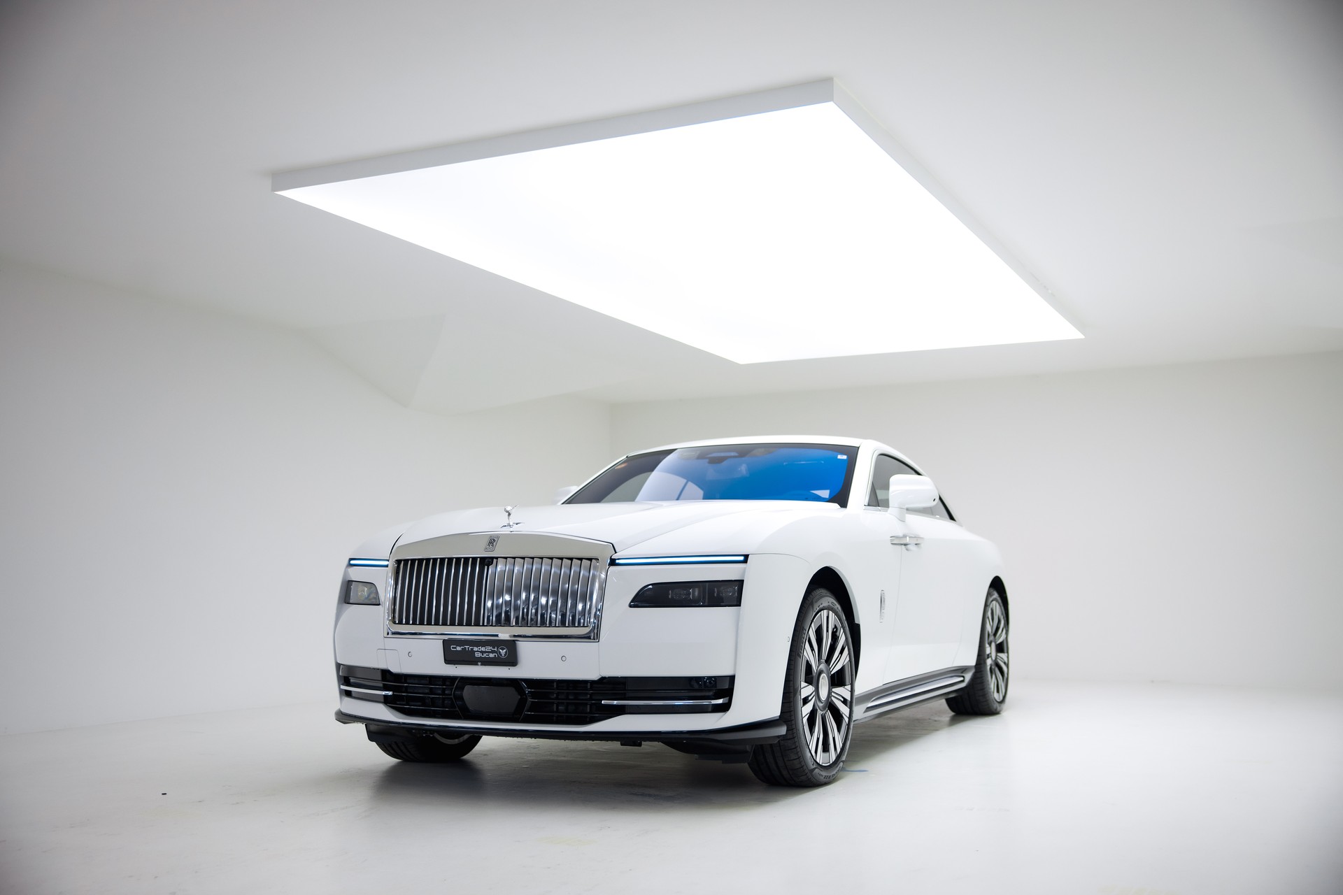ROLLS-ROYCE Spectre 102kWh-showroom-element-3