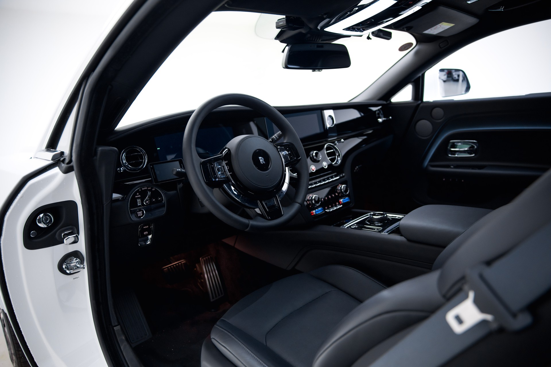 ROLLS-ROYCE Spectre 102kWh-showroom-element-2