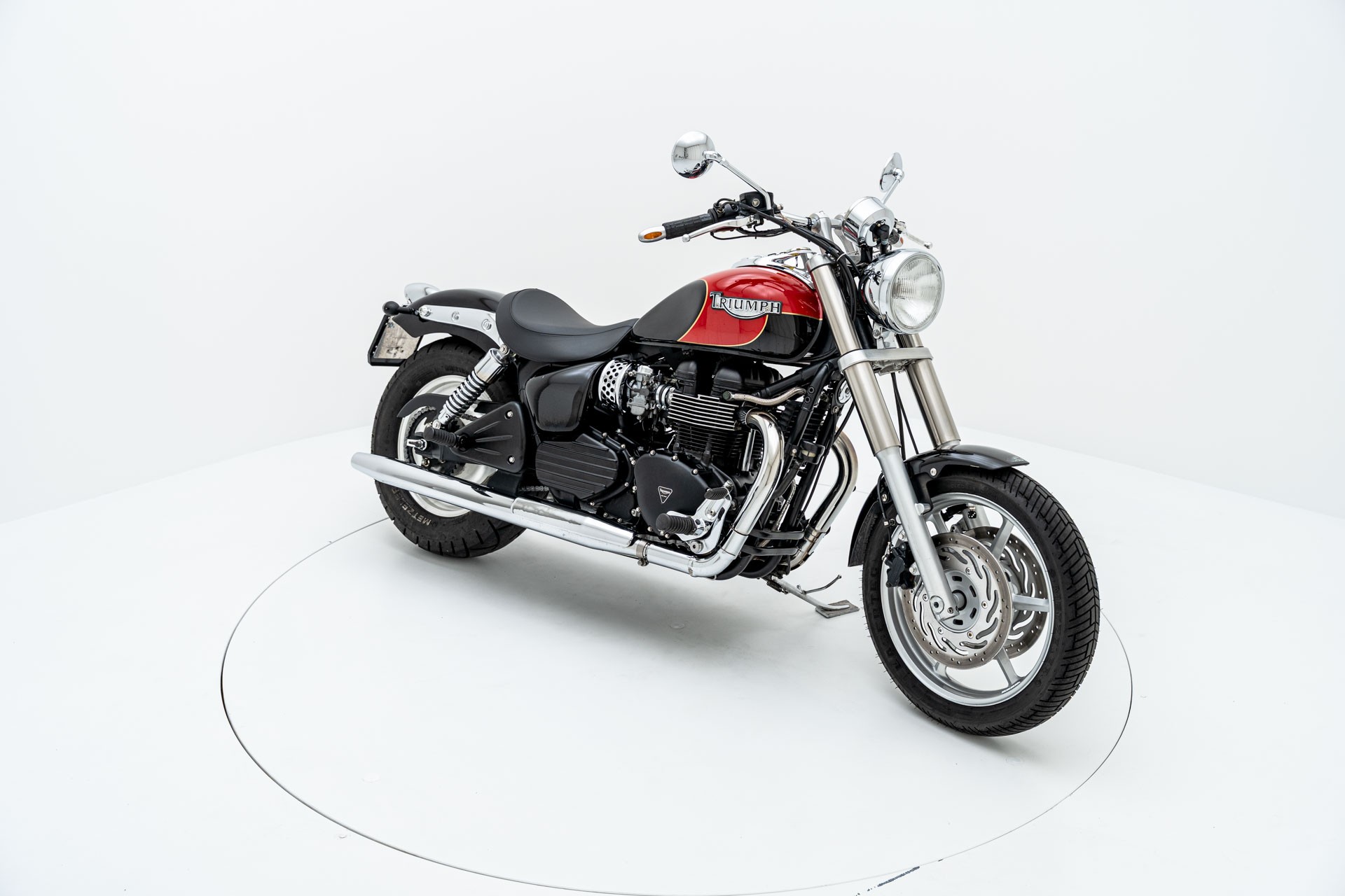 TRIUMPH Speedmaster 900-image-1