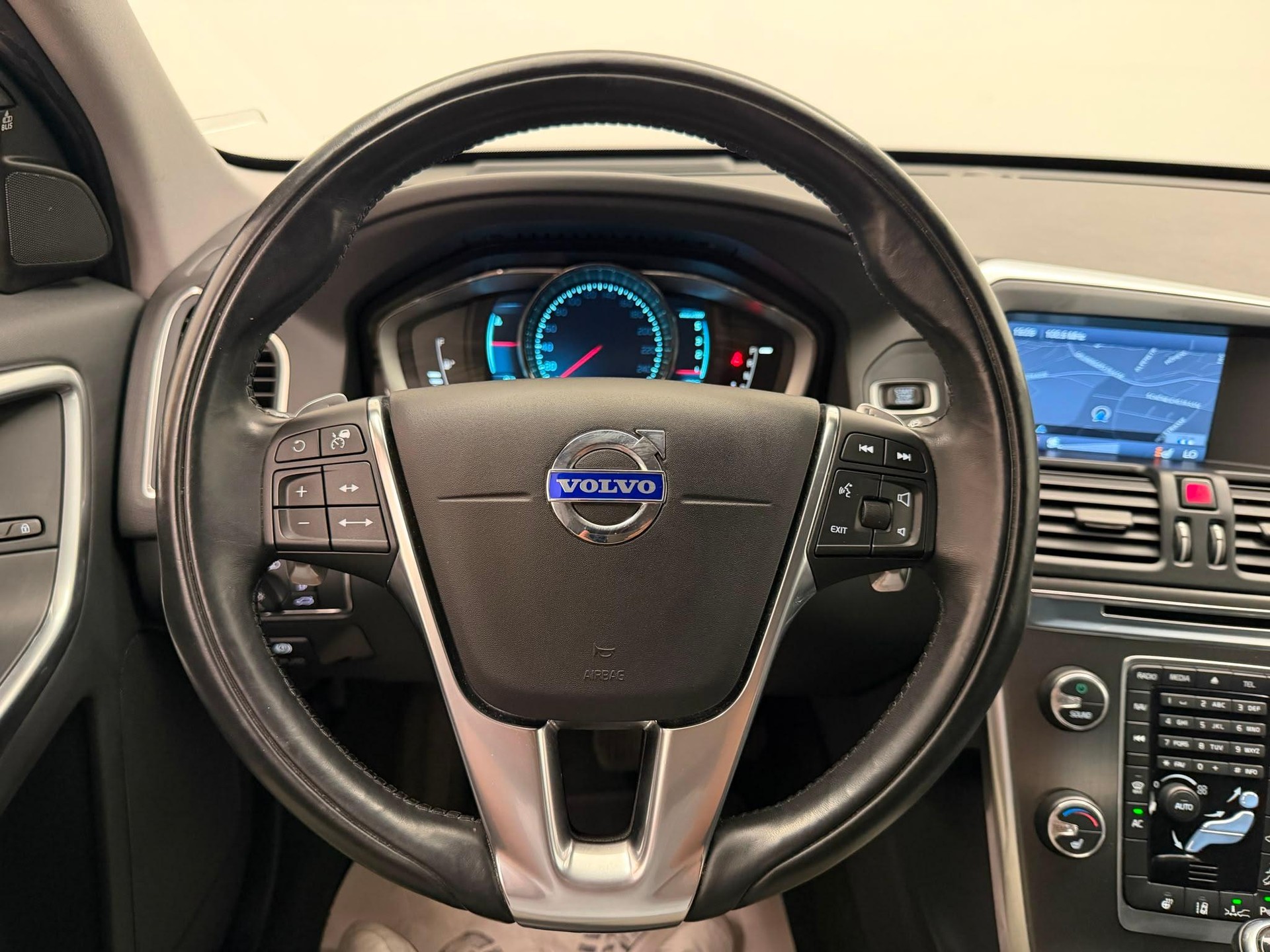 VOLVO XC60 2.4 D5 Summum AWD-image-19