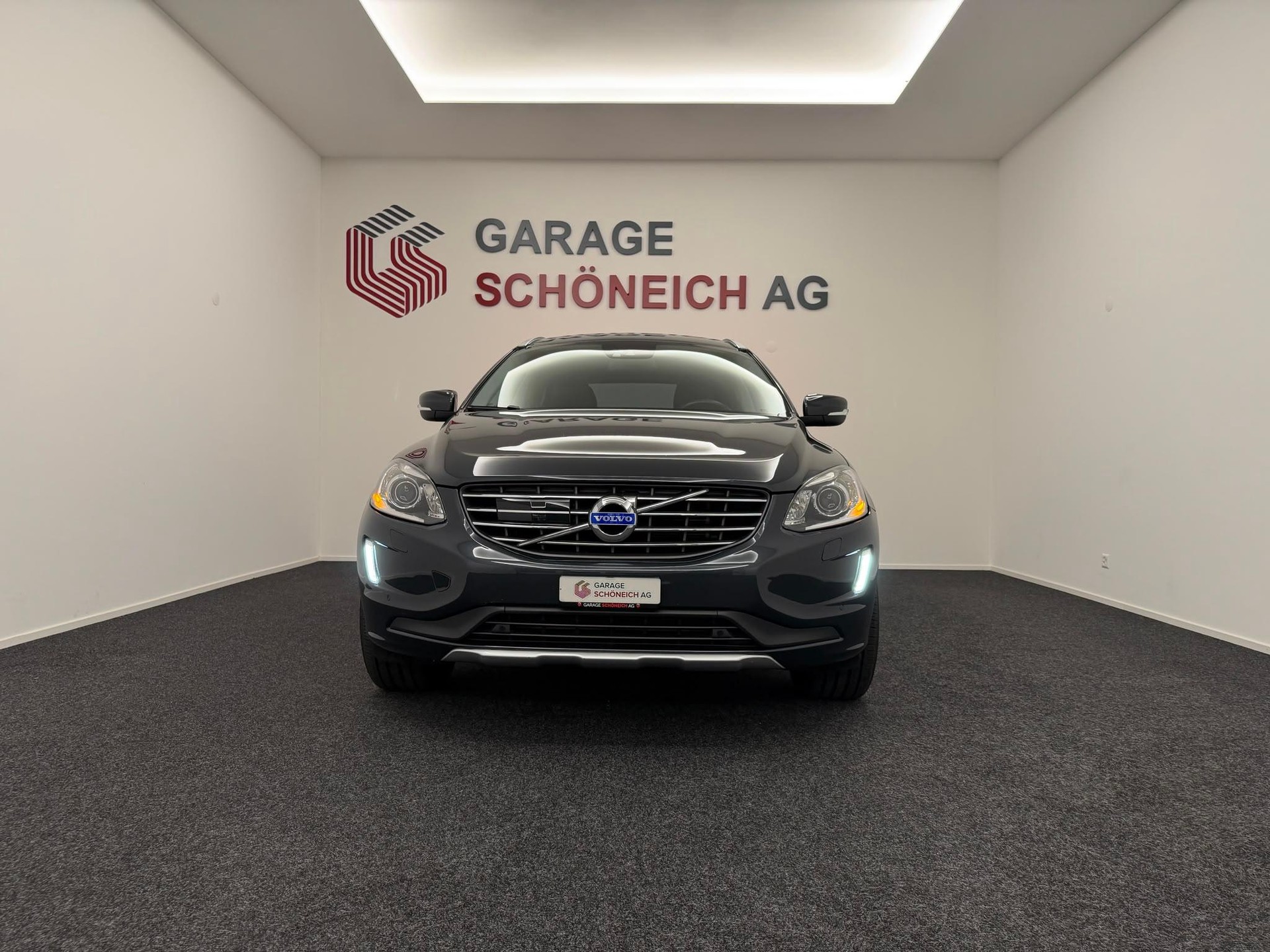 VOLVO XC60 2.4 D5 Summum AWD-showroom-element-1