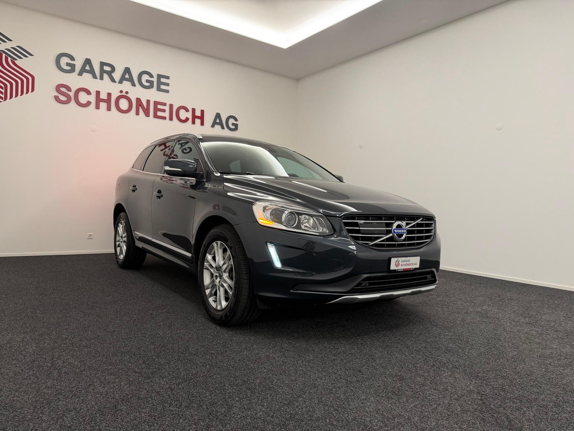 VOLVO XC60 2.4 D5 Summum AWD-showroom-element-2
