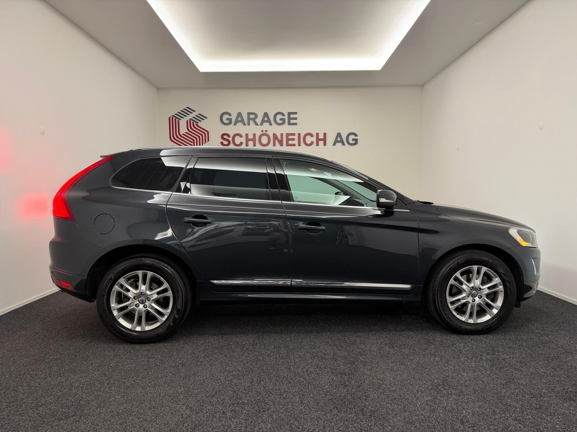 VOLVO XC60 2.4 D5 Summum AWD-showroom-element-3